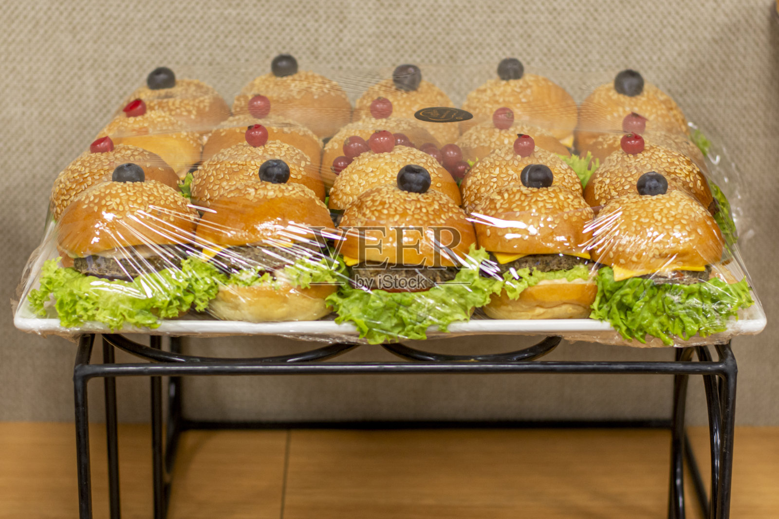 派对大厅的自助餐食品展示照片摄影图片