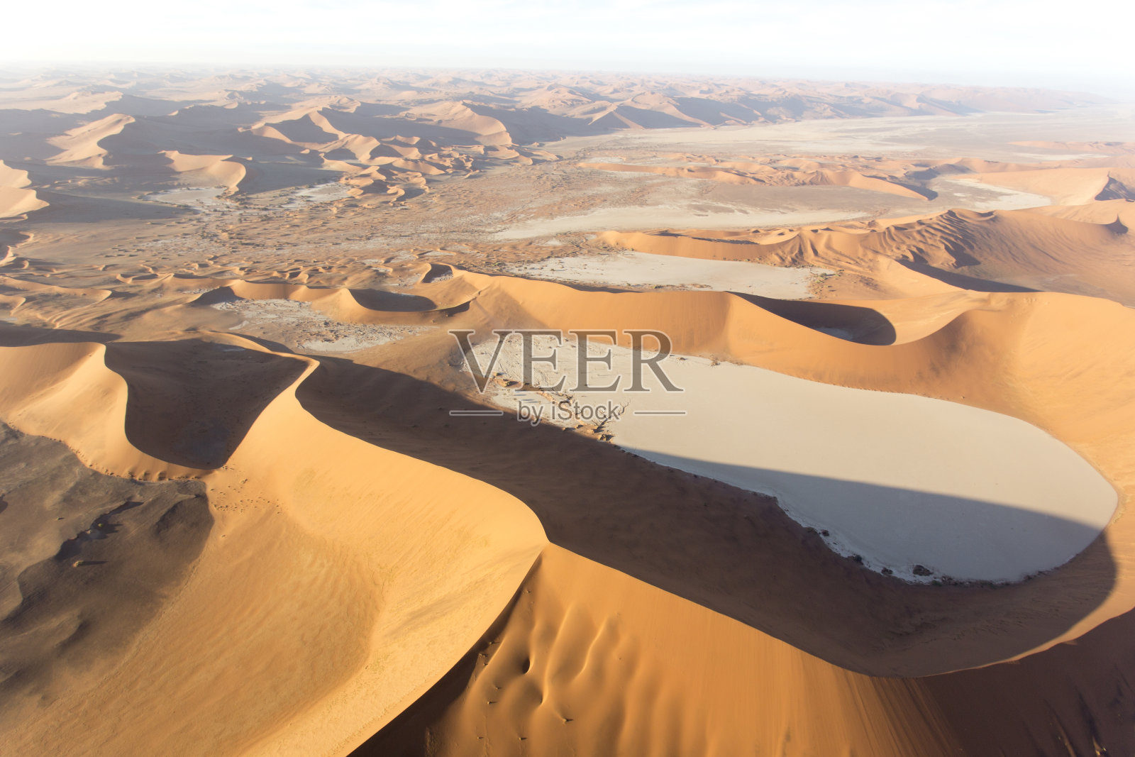 Sossusvlei漂亮的彩色直升机景观照片摄影图片