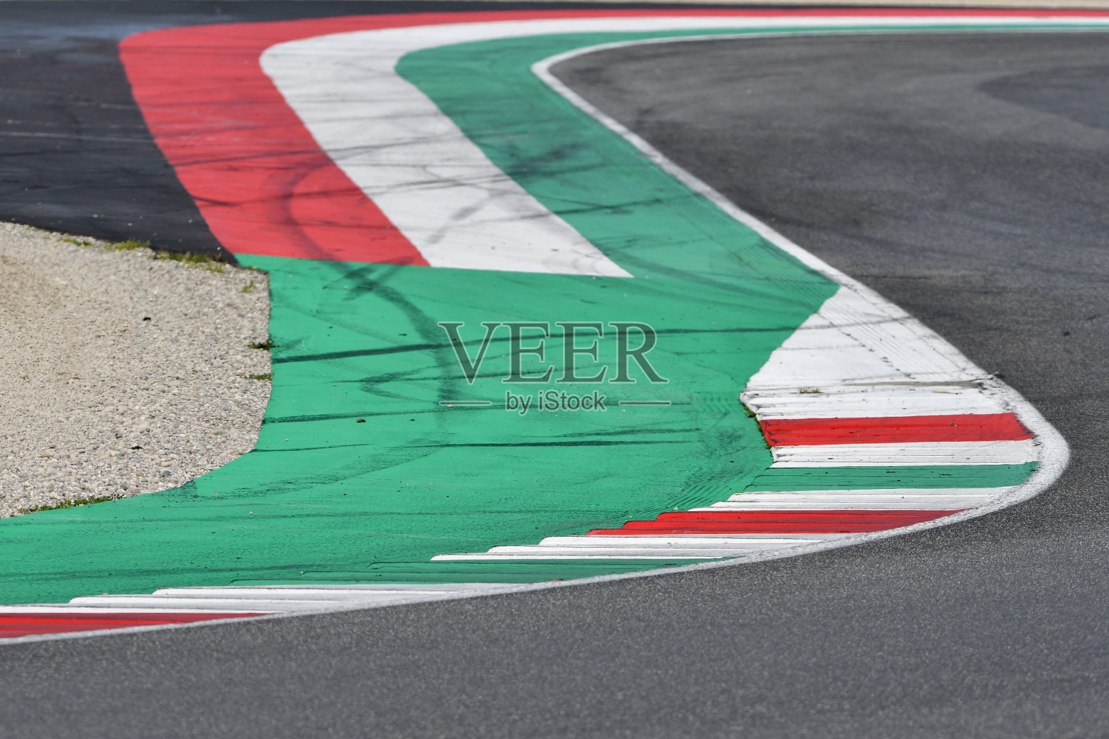 赛道上的彩色路缘照片摄影图片