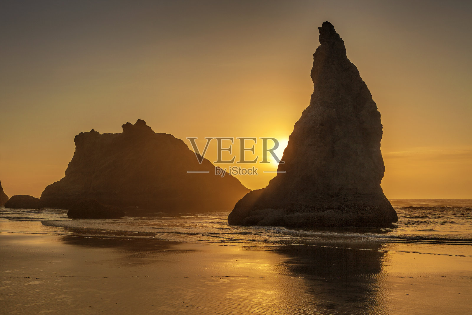 俄勒冈州班顿海滩的日落照片摄影图片