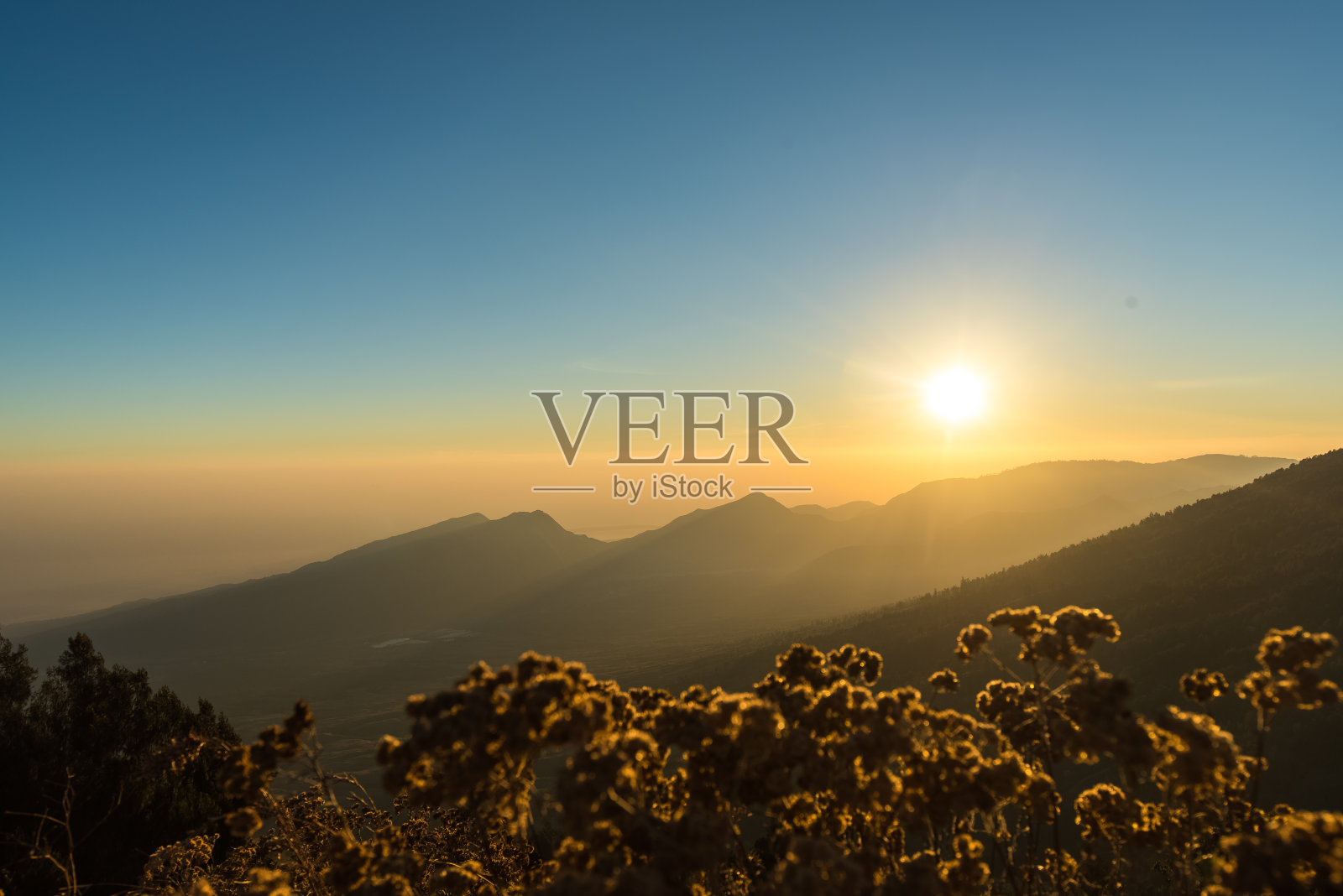 润加尼山照片摄影图片