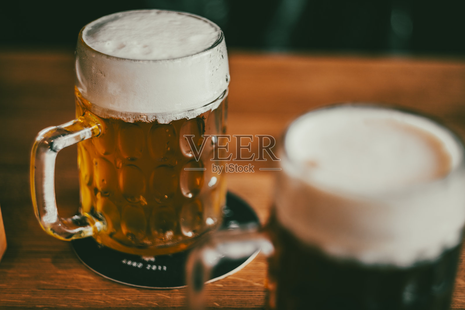 大杯啤酒照片摄影图片