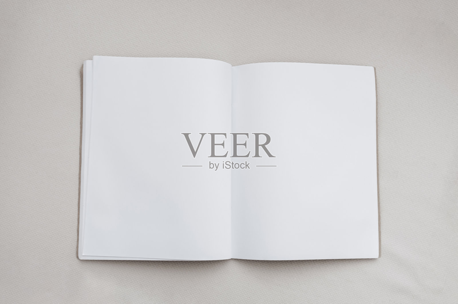 画布纹理背景上的空书，打开日记或笔记本模型与白纸空白页，平面放置空白目录与复制空间照片摄影图片