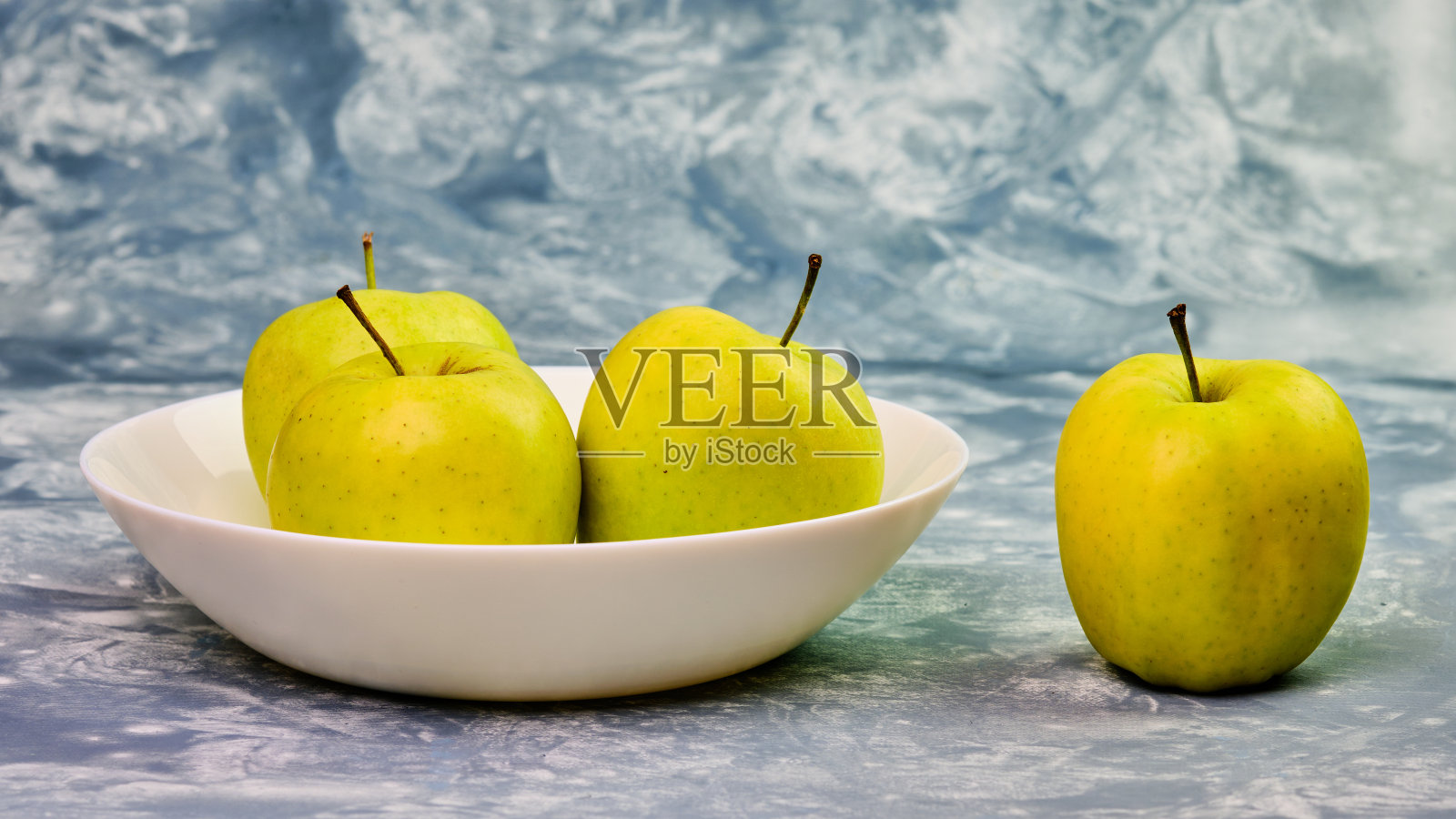 青苹果静物画照片摄影图片