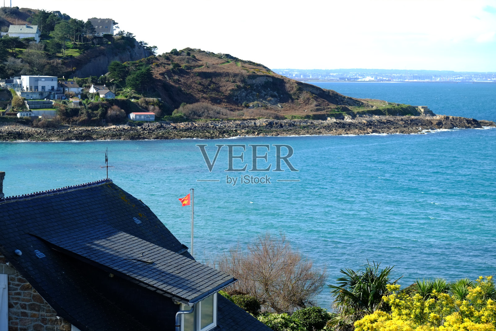 瑟堡附近美丽的布里克湾。照片摄影图片