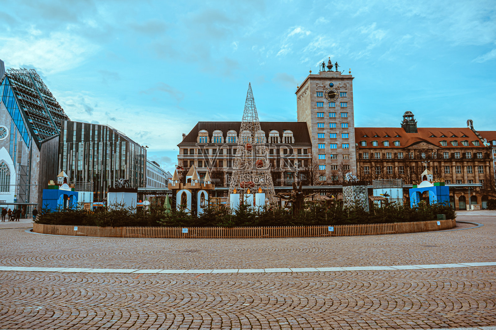 在中东四处走动照片摄影图片