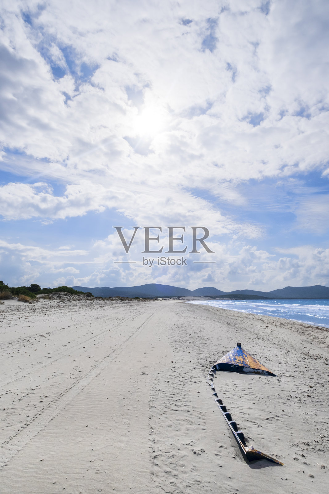 意大利撒丁岛皮诺港宽阔的白色沙滩照片摄影图片