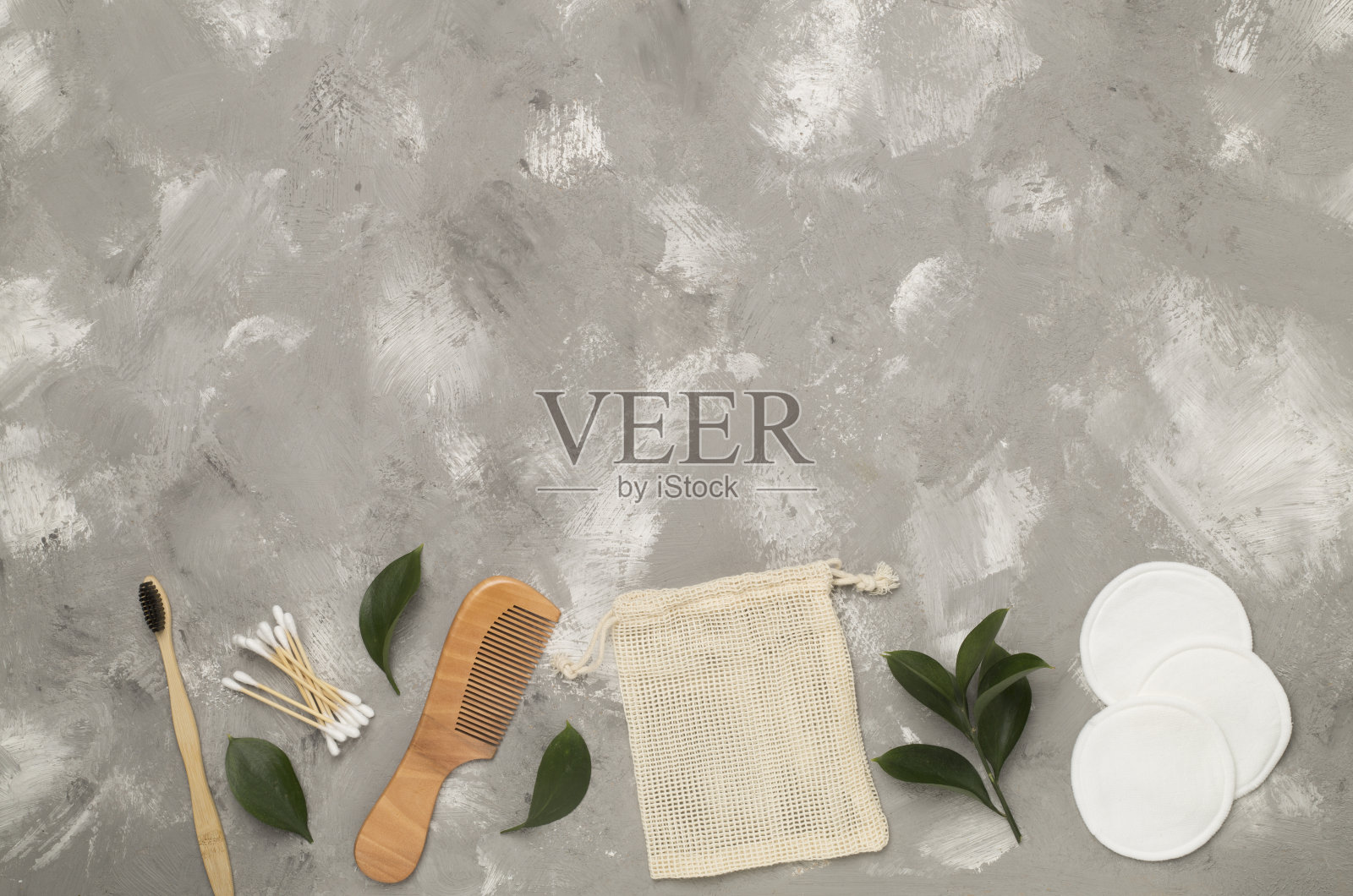 平面铺设与天然可生物降解配件混凝土背景，俯视图照片摄影图片