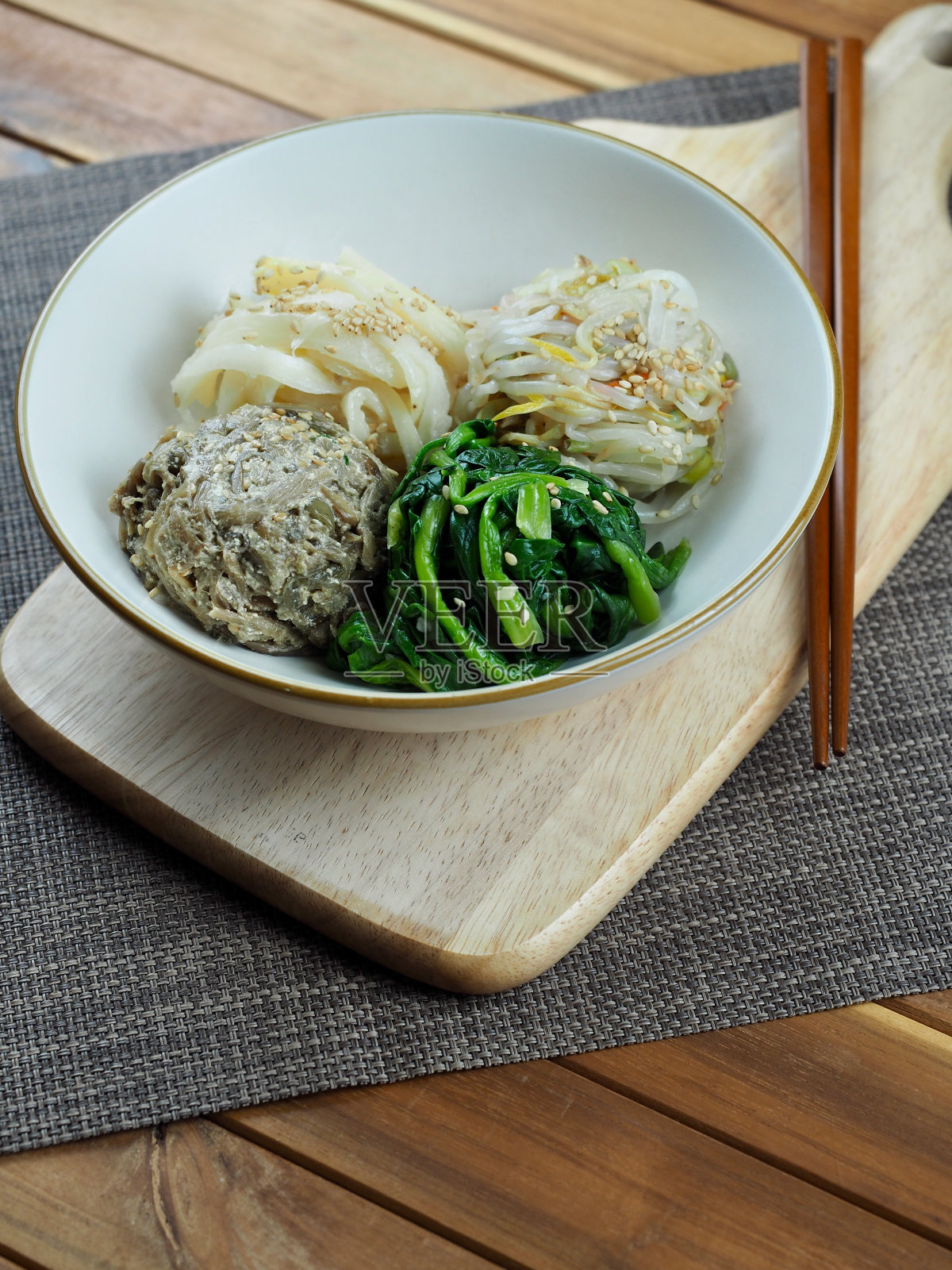韩国传统食品风铃花、菠菜、豆芽、春菜照片摄影图片