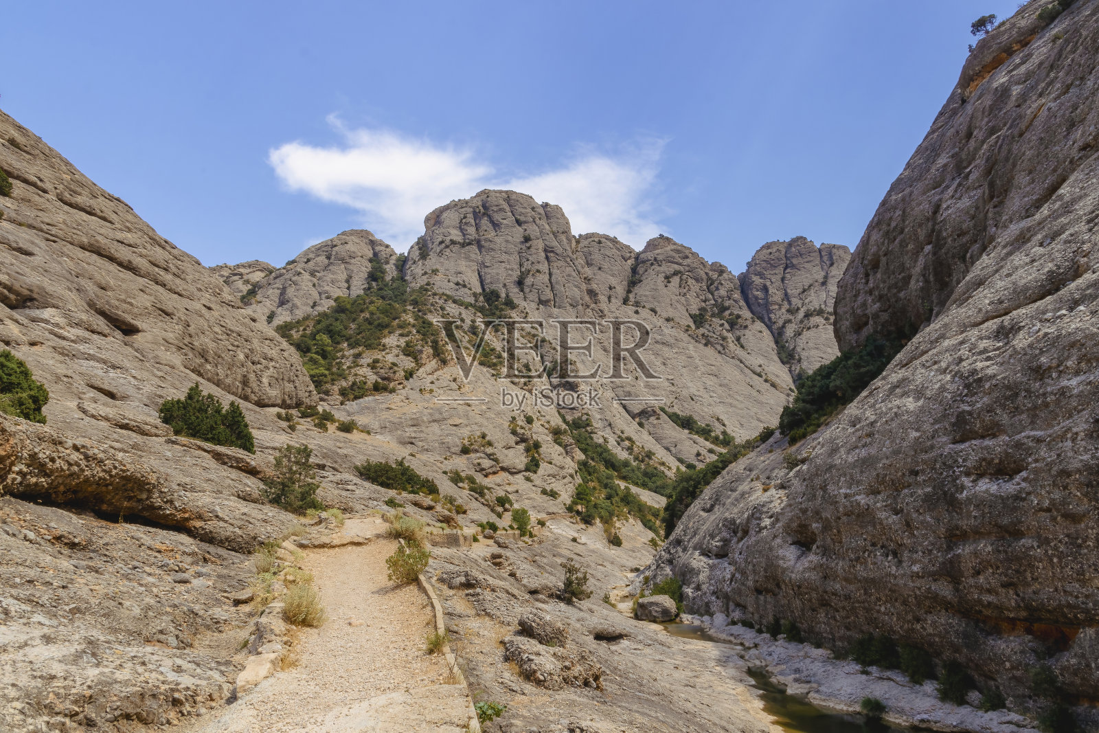 阿内斯街位于港口自然公园，位于塞拉洛斯普埃托斯德贝塞特和托尔托萨，延伸到塔拉戈纳南部，特鲁埃尔和Castellón北部，西班牙照片摄影图片