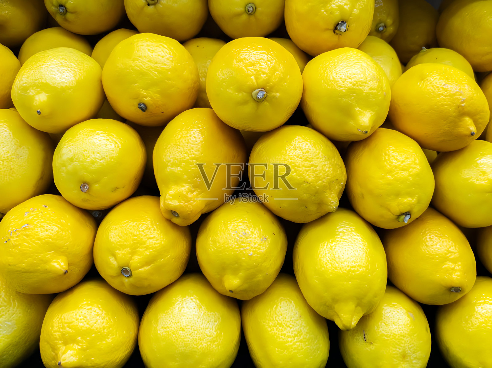 超市里的柠檬。照片摄影图片