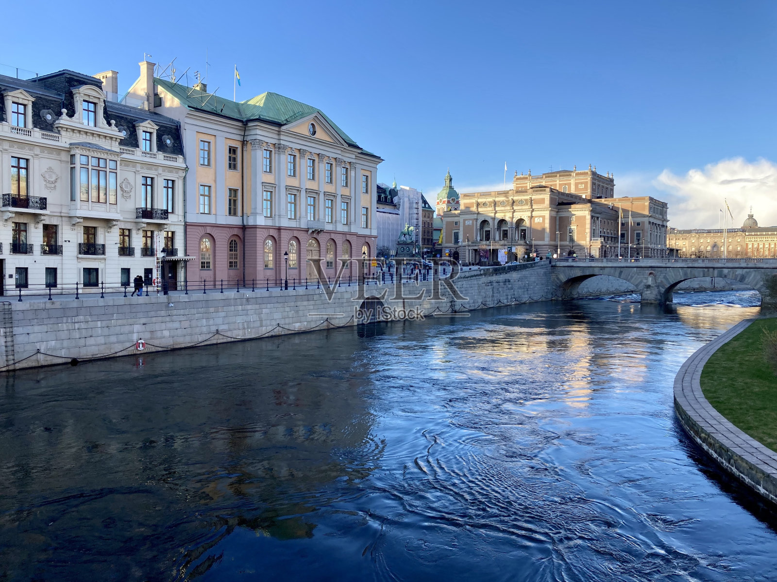 瑞典-斯德哥尔摩-从Gamla Stan(老城区)俯瞰斯德哥尔摩照片摄影图片