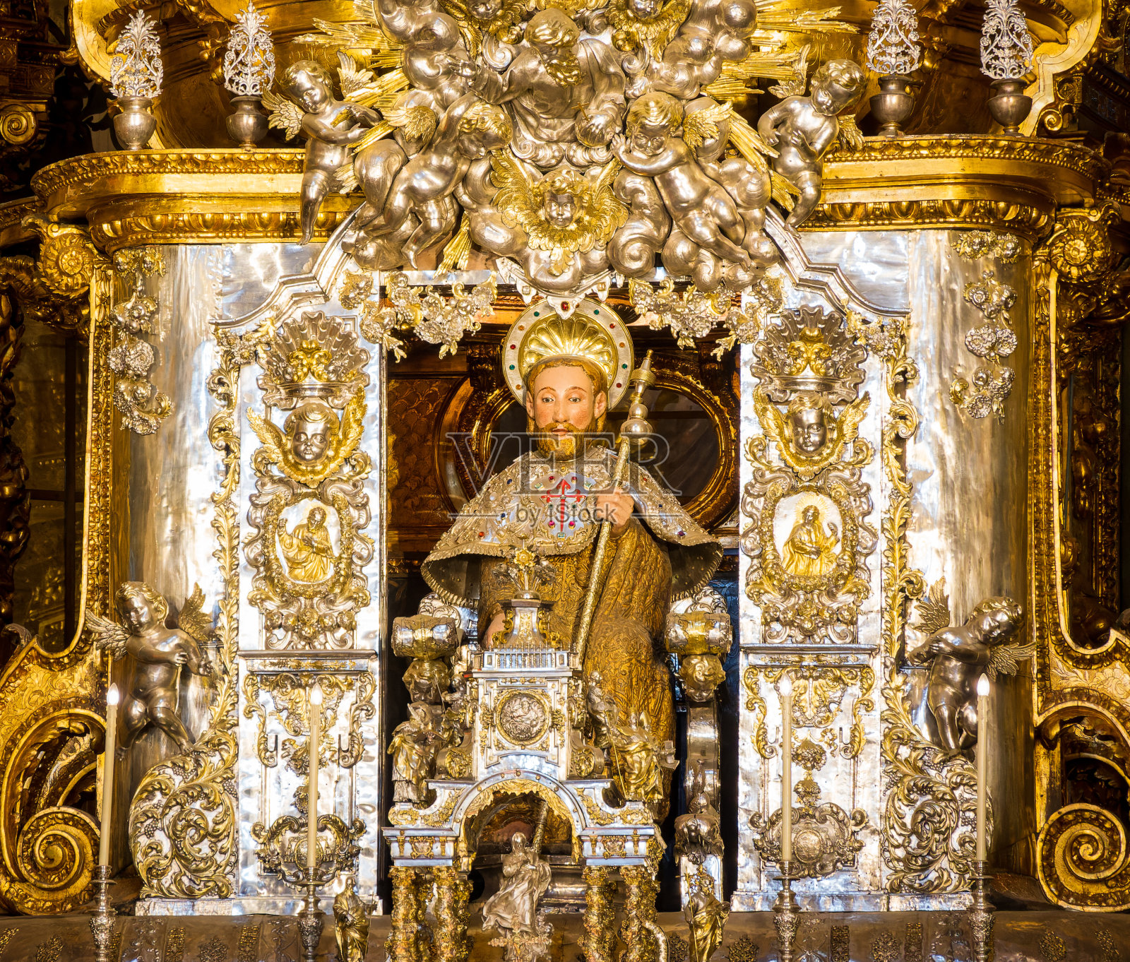 圣地亚哥孔波斯特拉大教堂的内部景观。加利西亚。西班牙。照片摄影图片