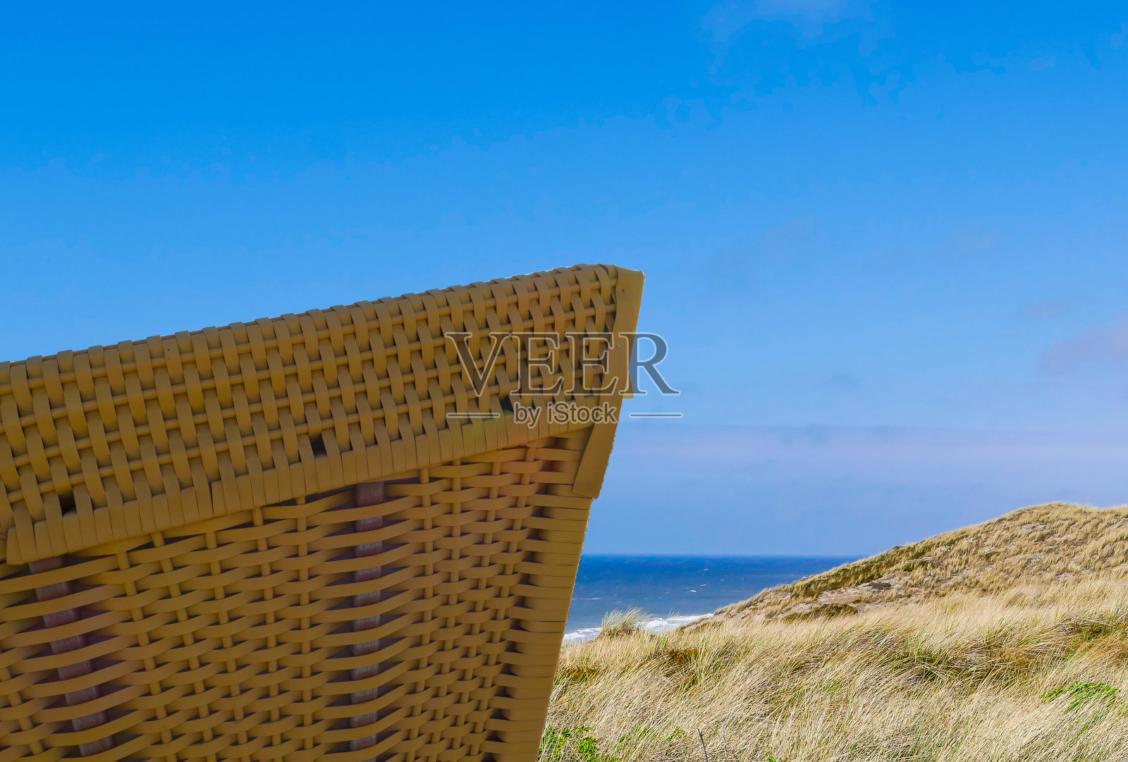 海景前的沙滩椅照片摄影图片