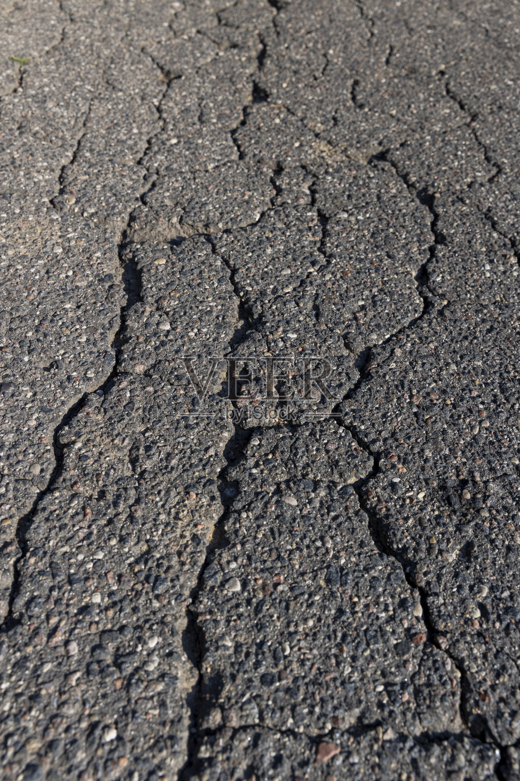 损坏的道路对交通有危险照片摄影图片