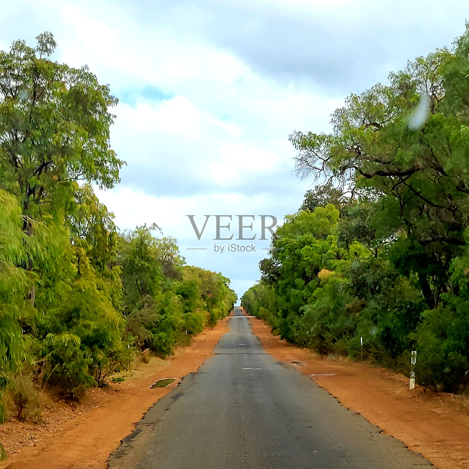 在穿过玛格丽特河地区的路上照片摄影图片
