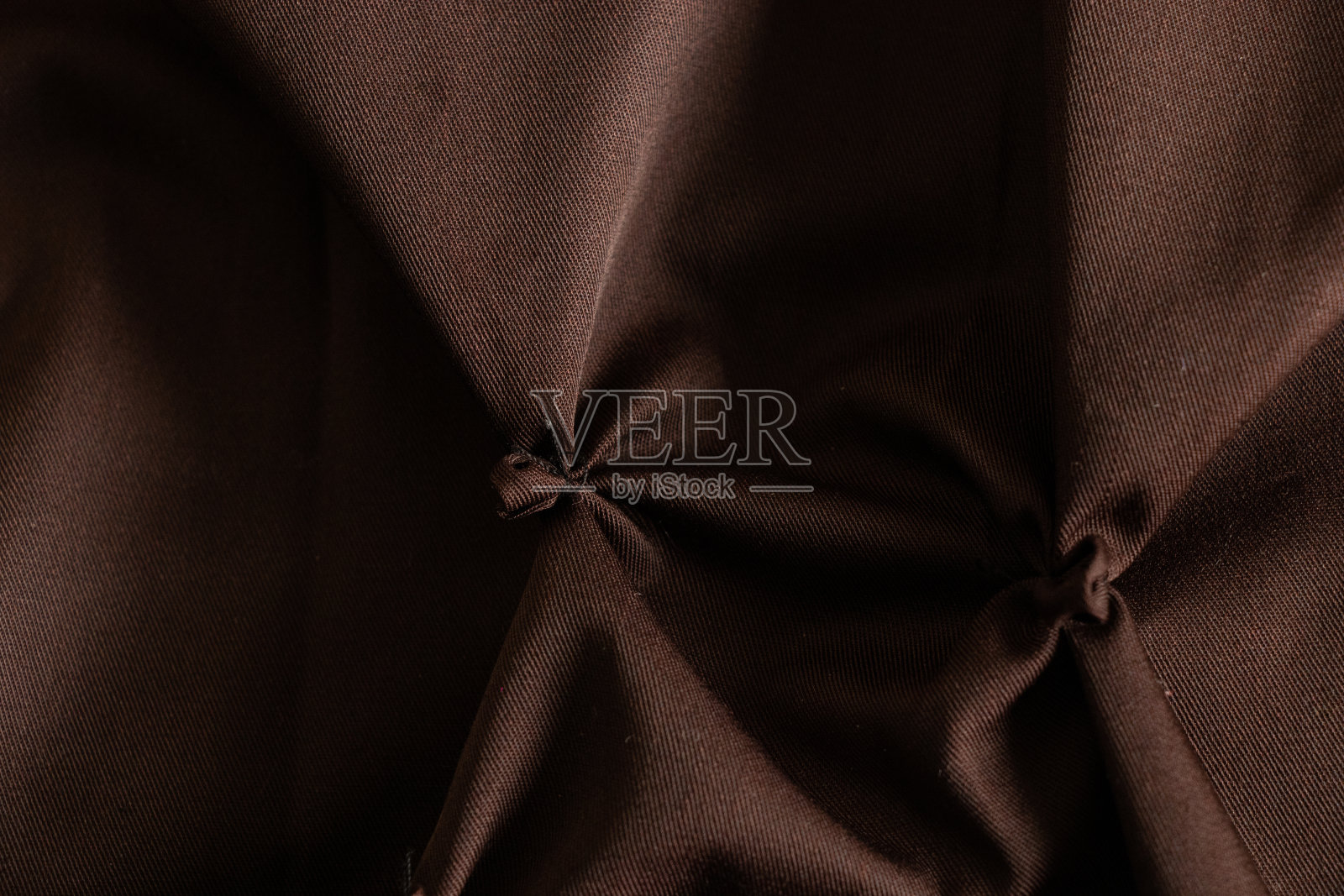 作为背景特写的深棕色褶皱织物照片摄影图片