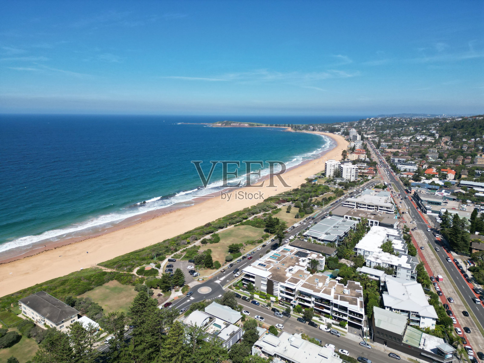 夏季纳拉宾海滩海岸线鸟瞰图照片摄影图片