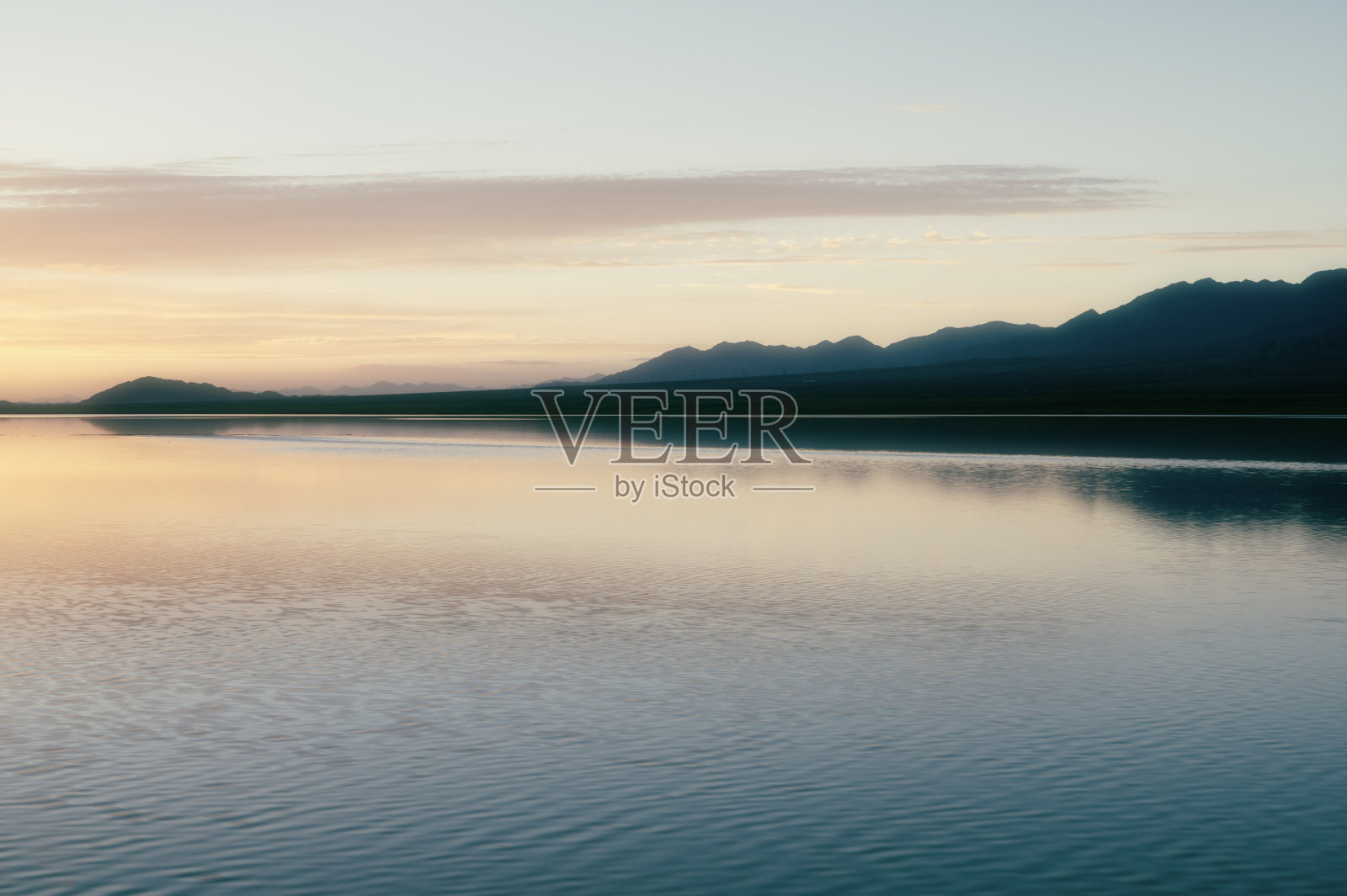 当蓝色遇上黄色照片摄影图片