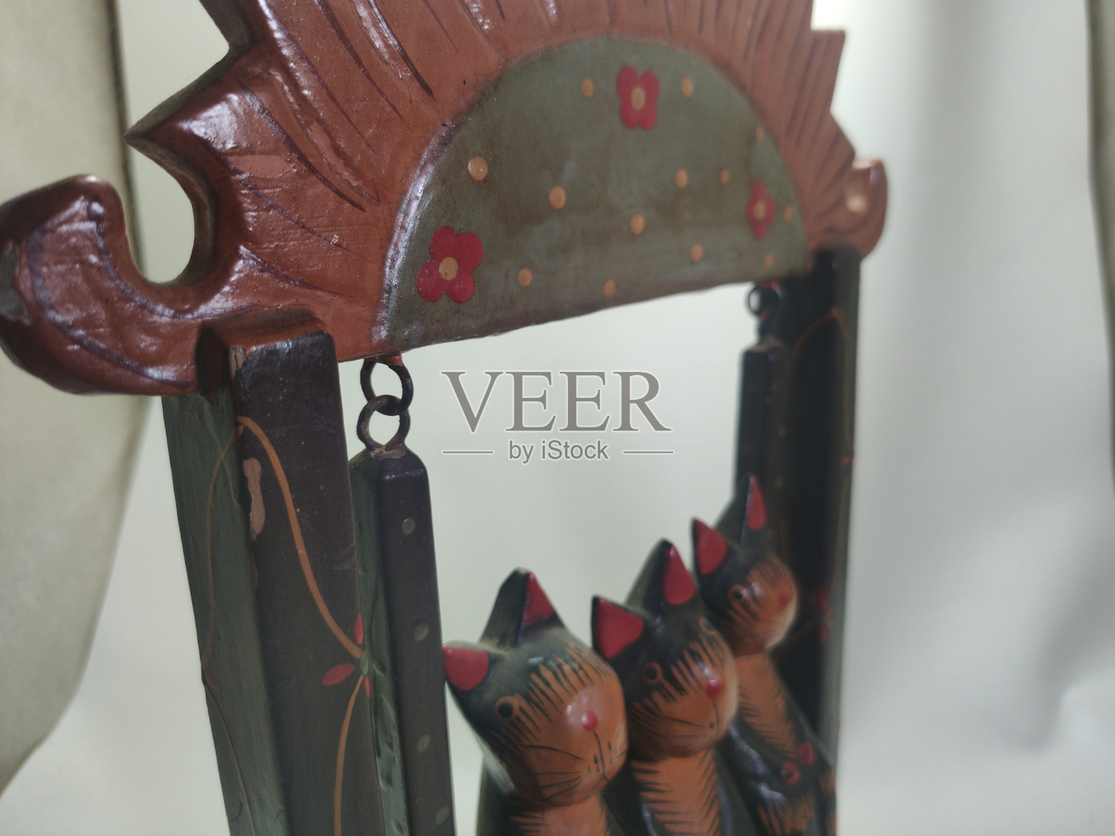 三只猫在荡秋千照片摄影图片