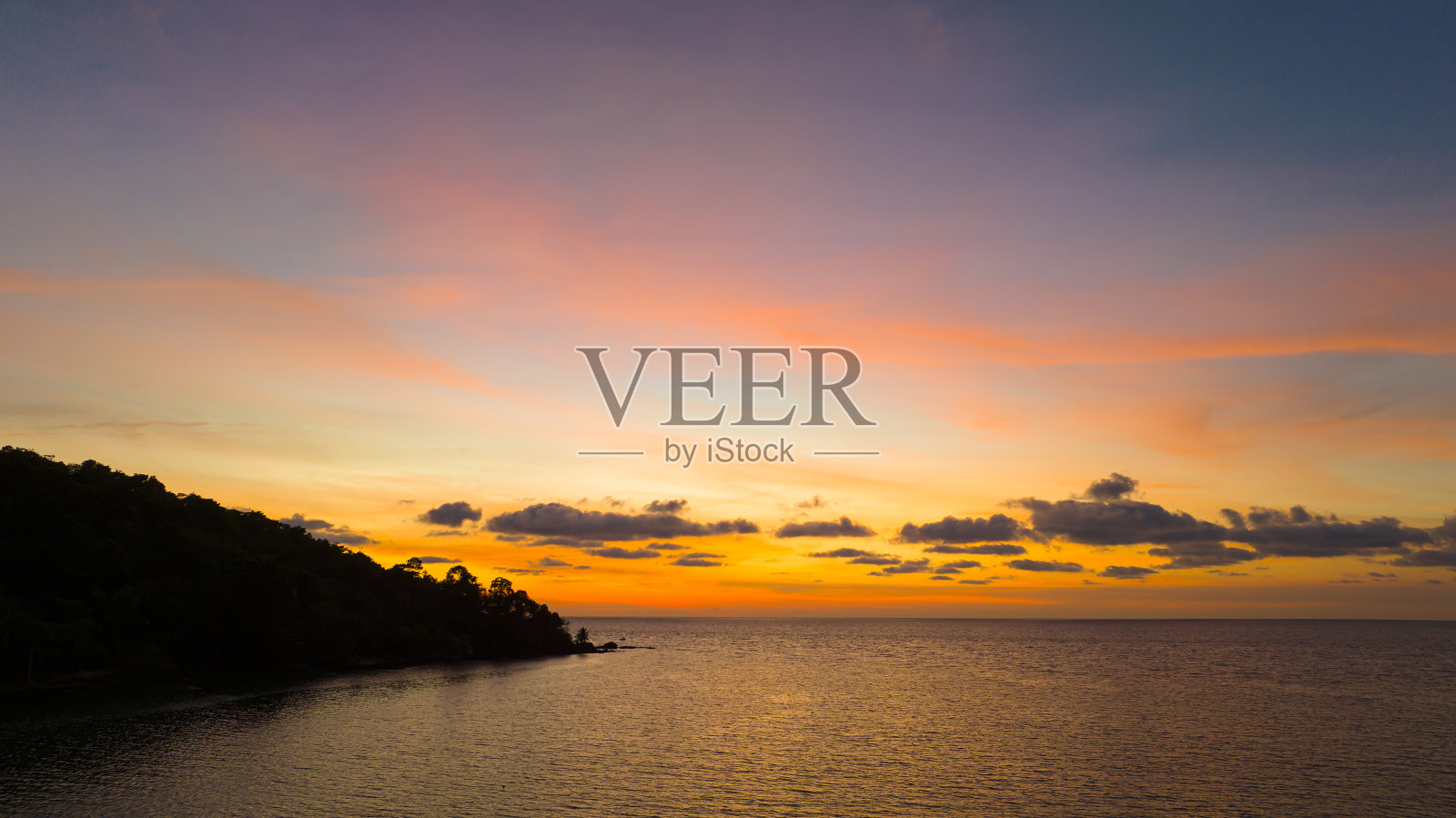 岛上的夏季热带景色以五彩缤纷的景色为背景照片摄影图片