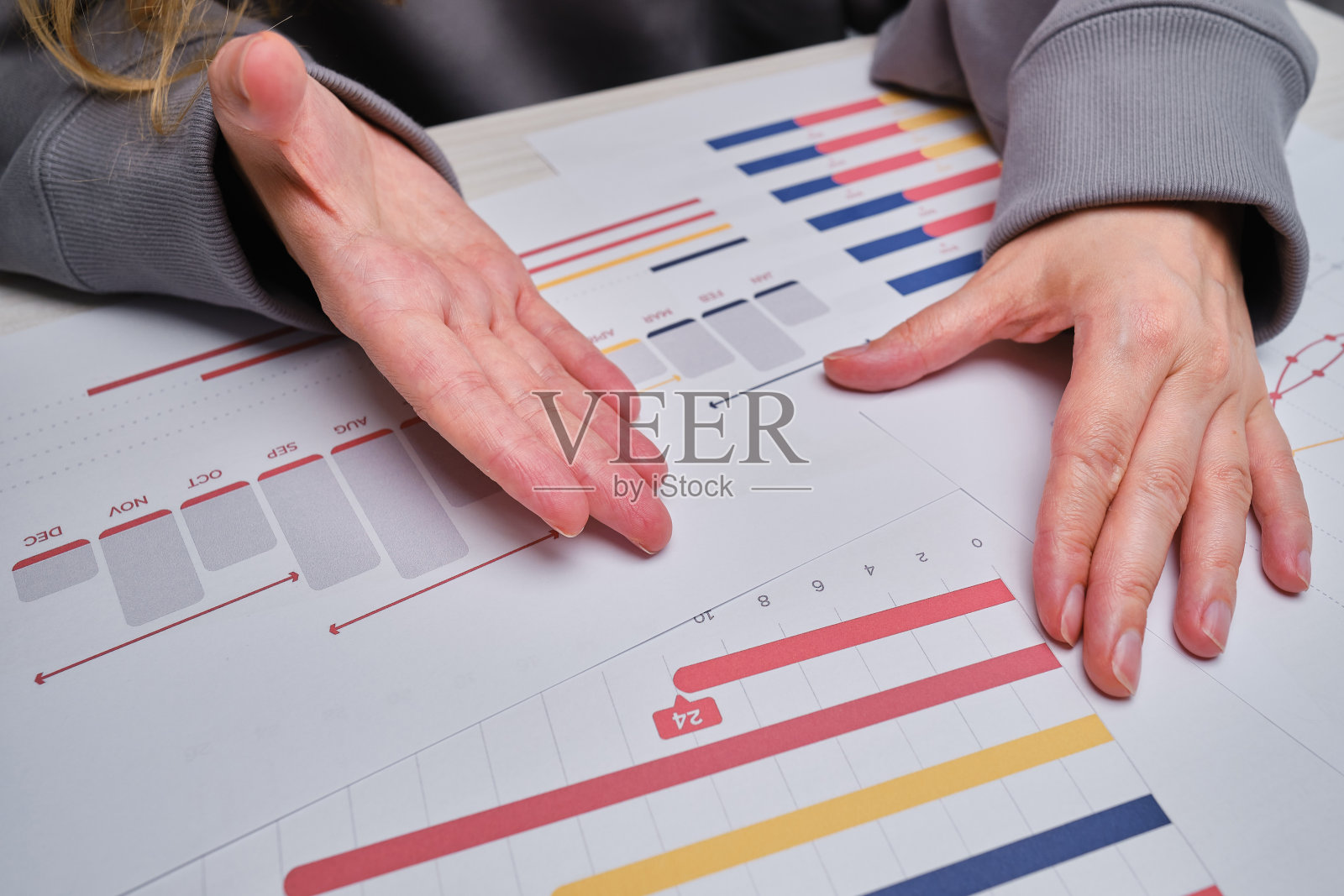 财务图表、统计图表和数据。年度报告，信息图表。经济报告、会计。成长分析，商业成功。分析和管理。投资与技术照片摄影图片