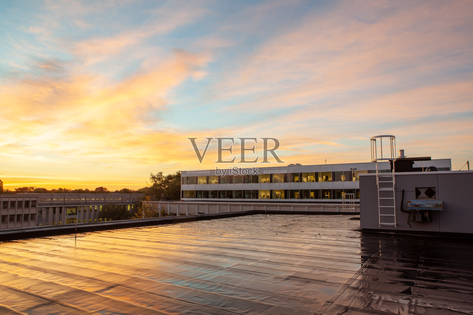 工业区的日出照片摄影图片