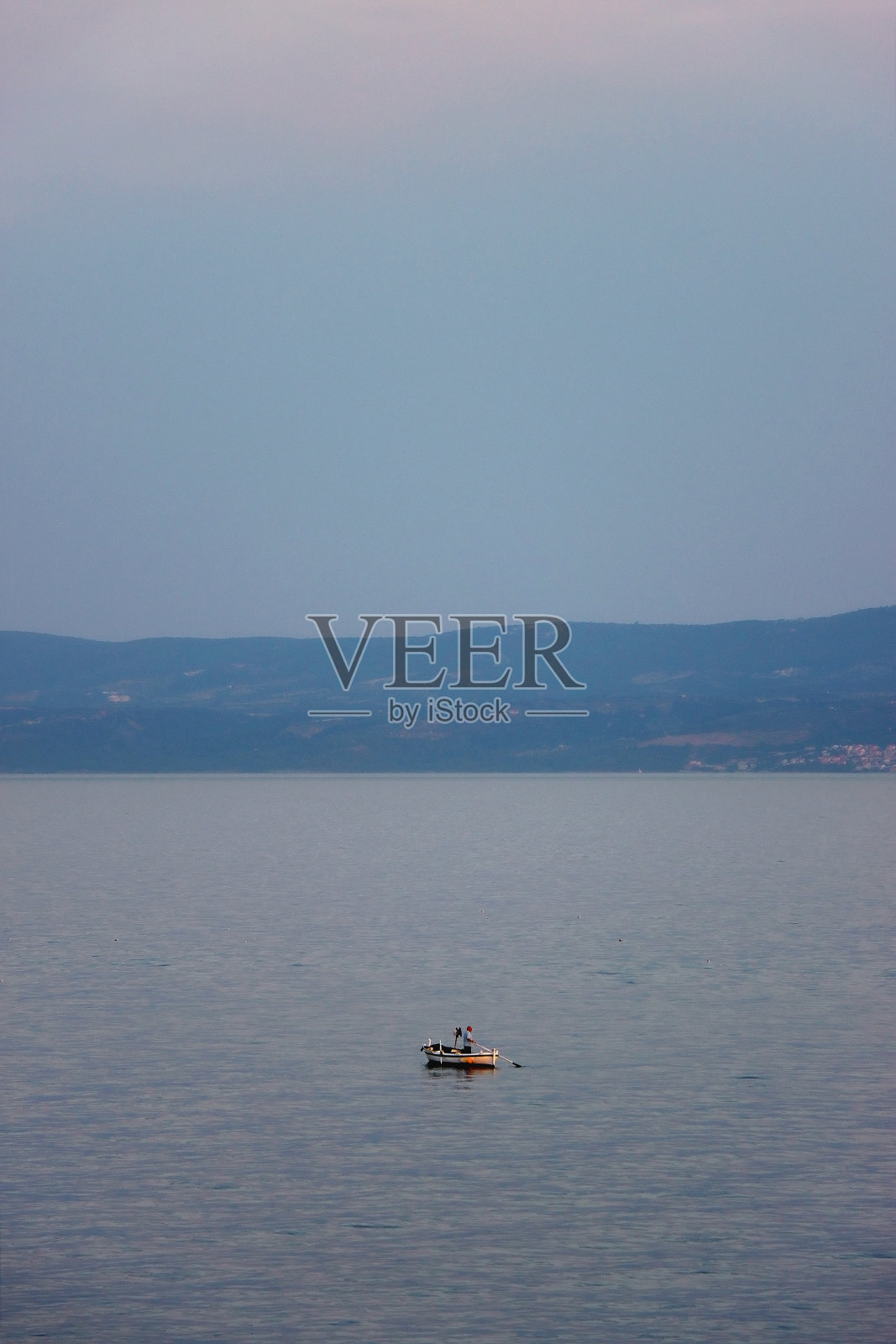 日落时的渔船照片摄影图片