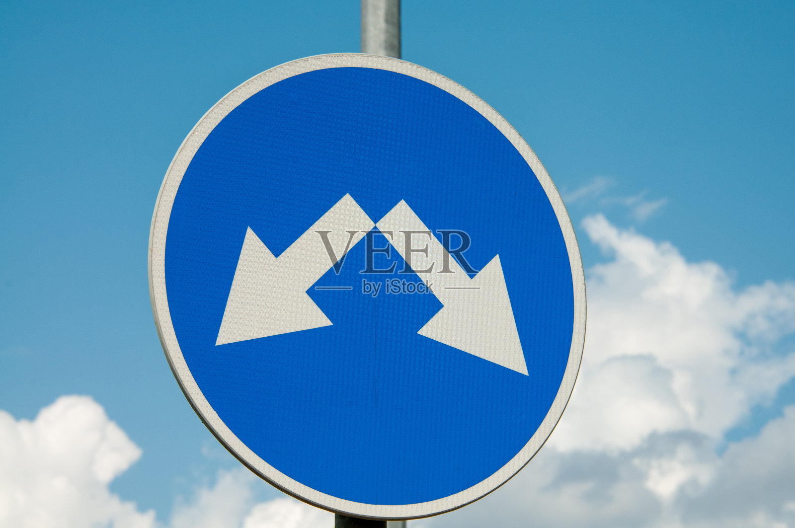 圆形LED路牌“左右避障”照片摄影图片