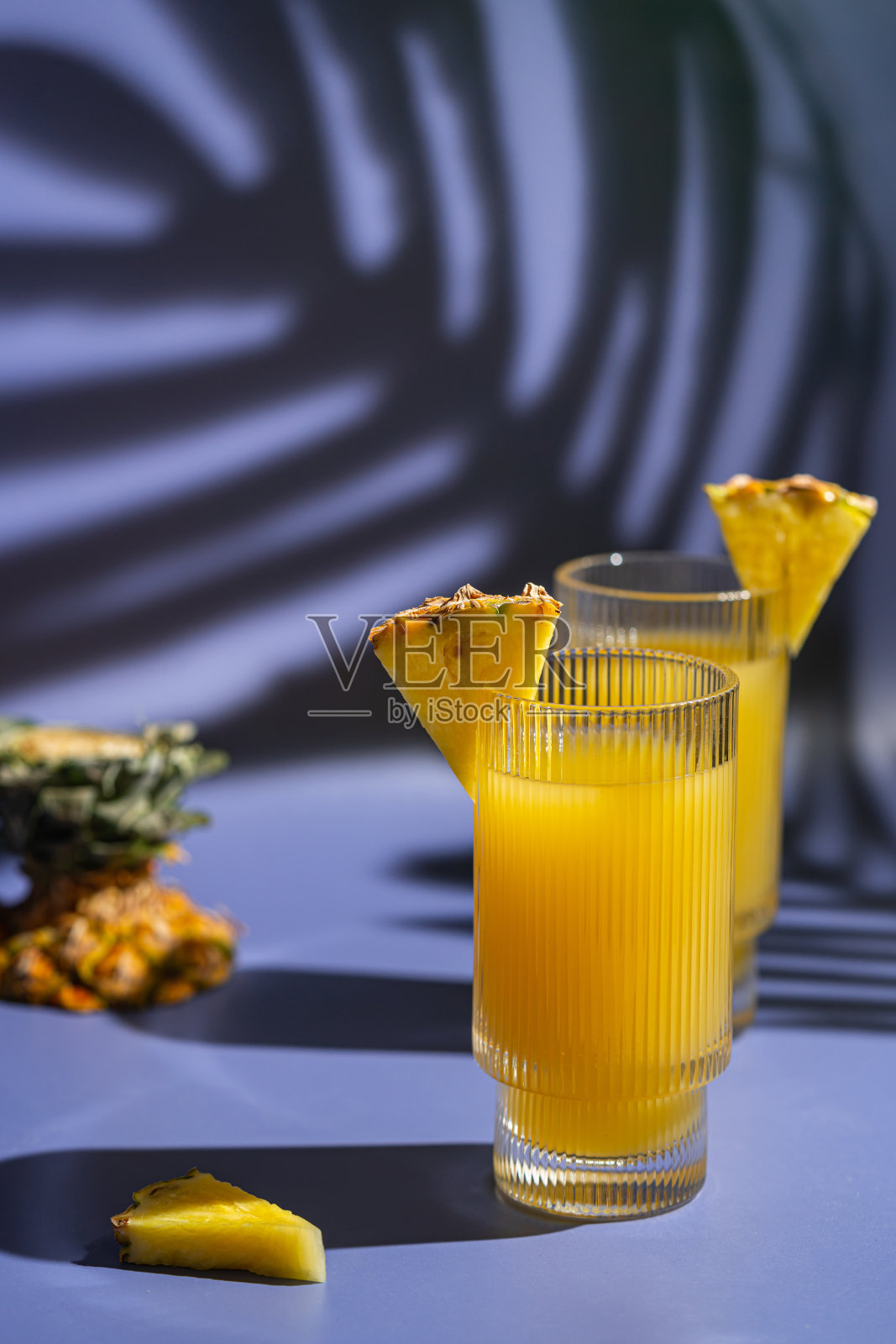 菠萝鸡尾酒或果汁照片摄影图片