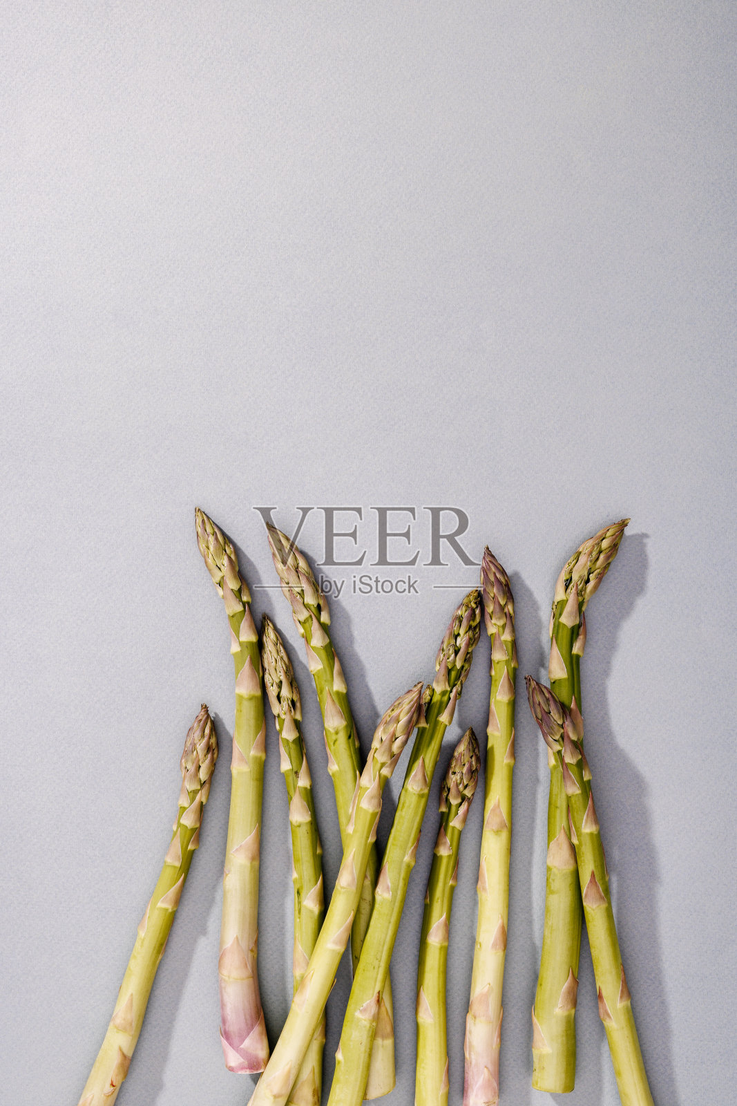 芦笋。成熟的新鲜的芦笋。照片摄影图片