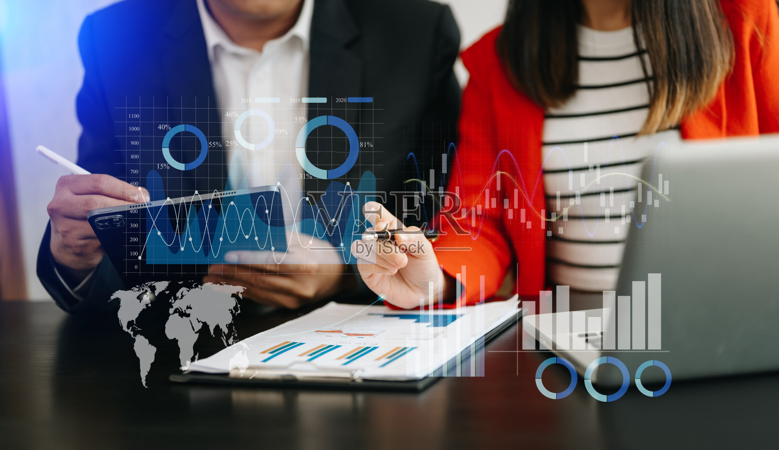 财务报告数据的业务经营资产负债表和损益表作为金融科技的概念。照片摄影图片