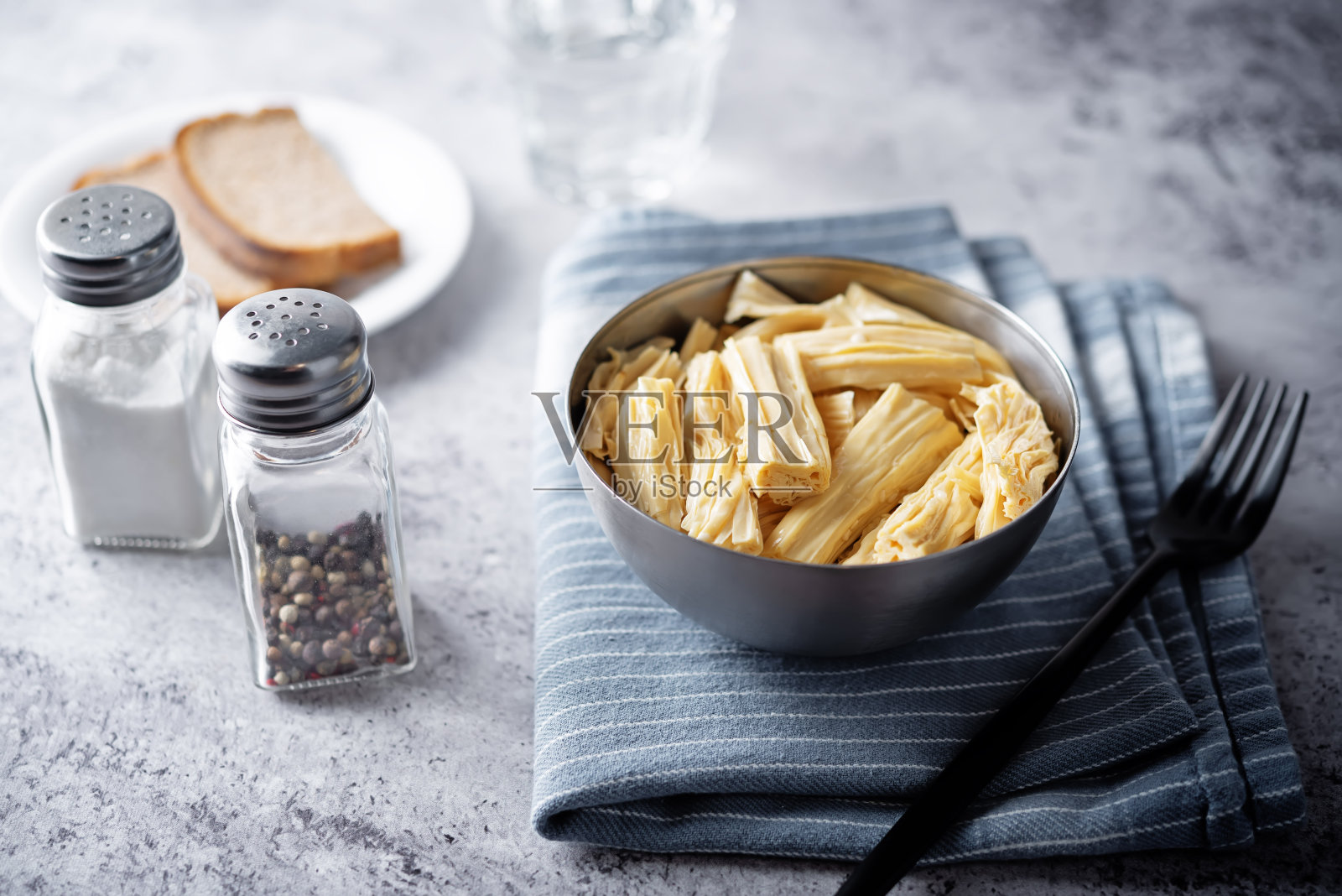 碗里的腌芦笋沙拉照片摄影图片