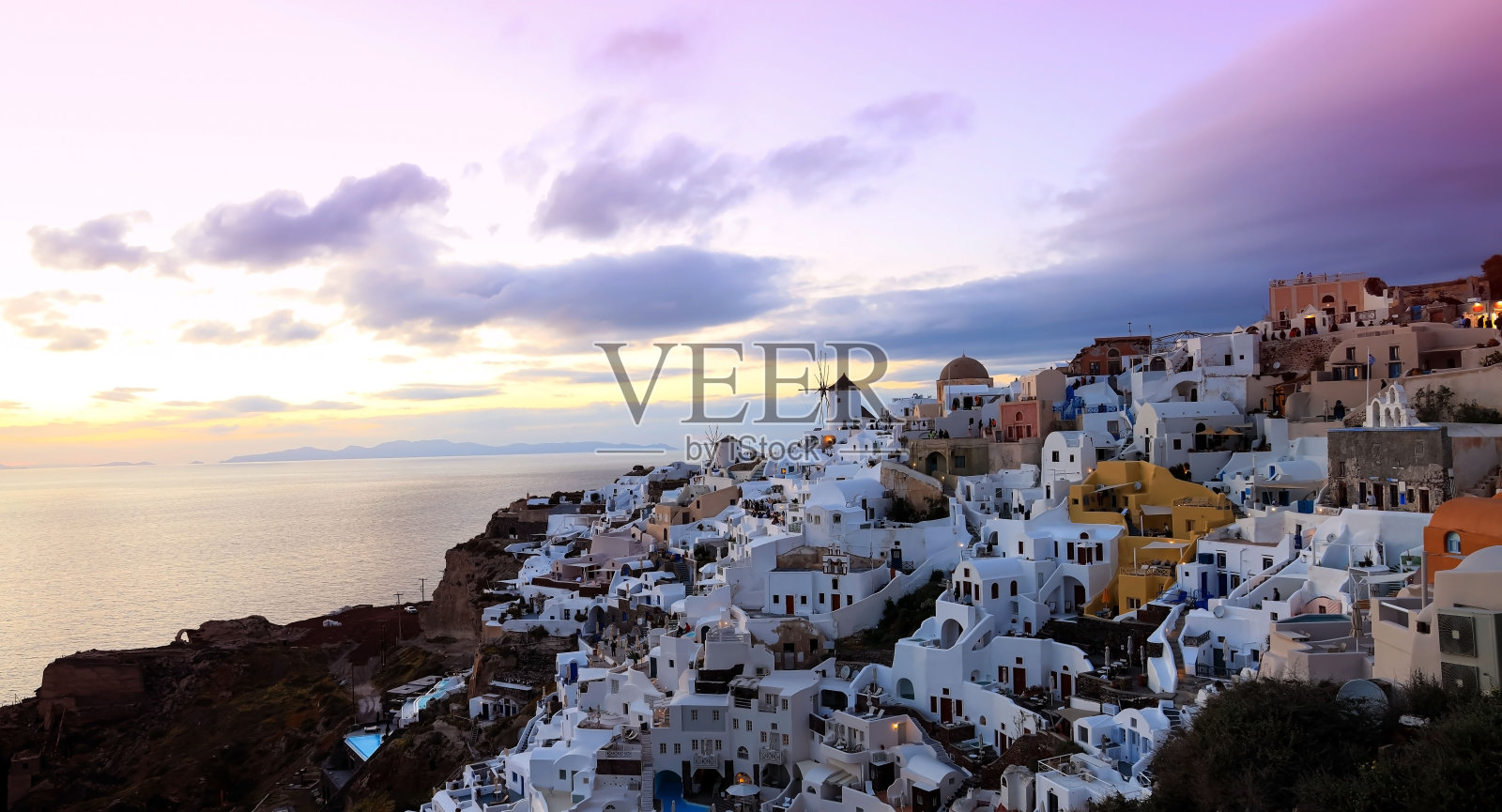 希腊圣托里尼岛伊亚镇著名的日落天空景观照片摄影图片