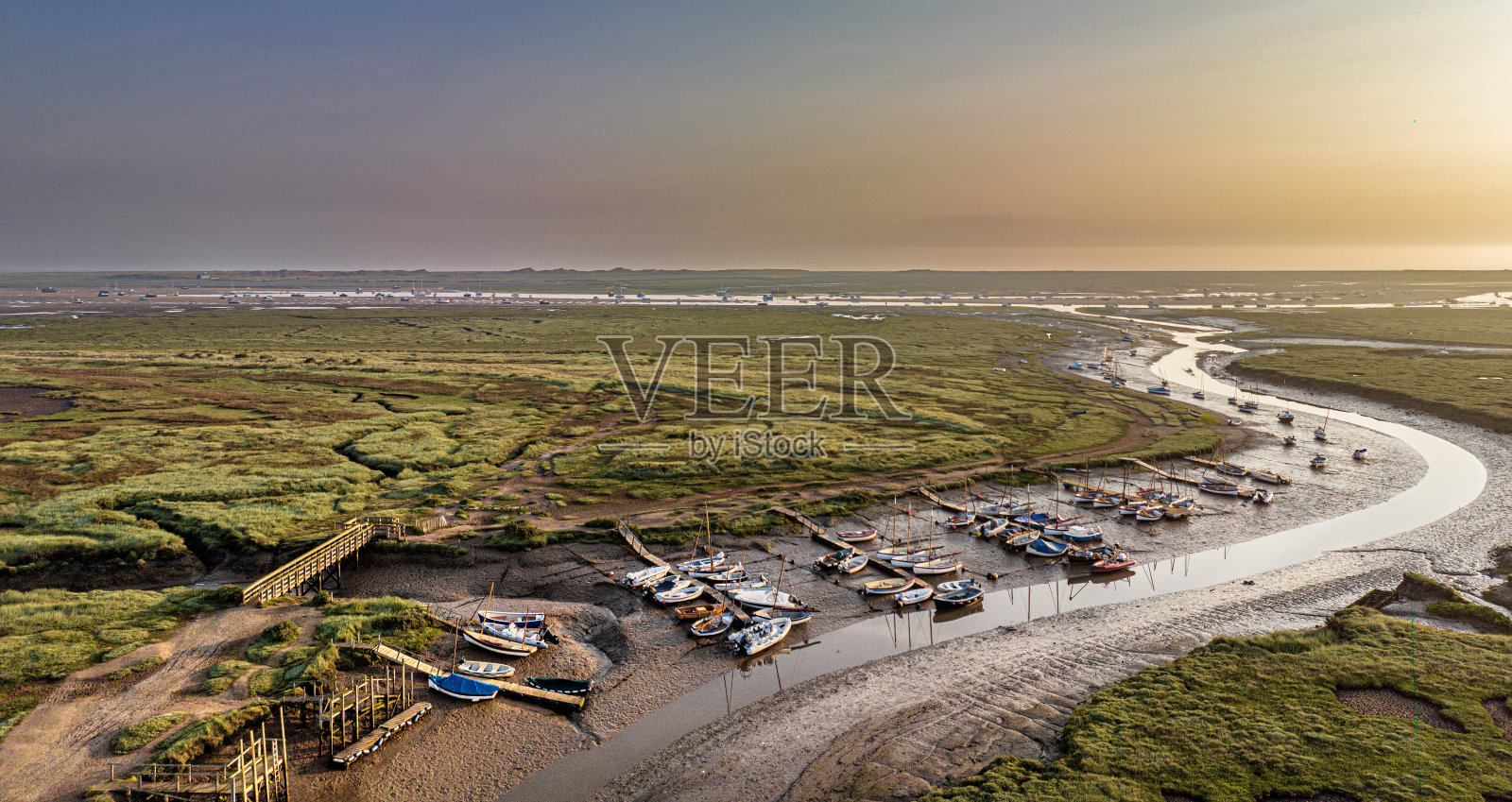 布莱克尼海峡蜿蜒通向北海。照片摄影图片