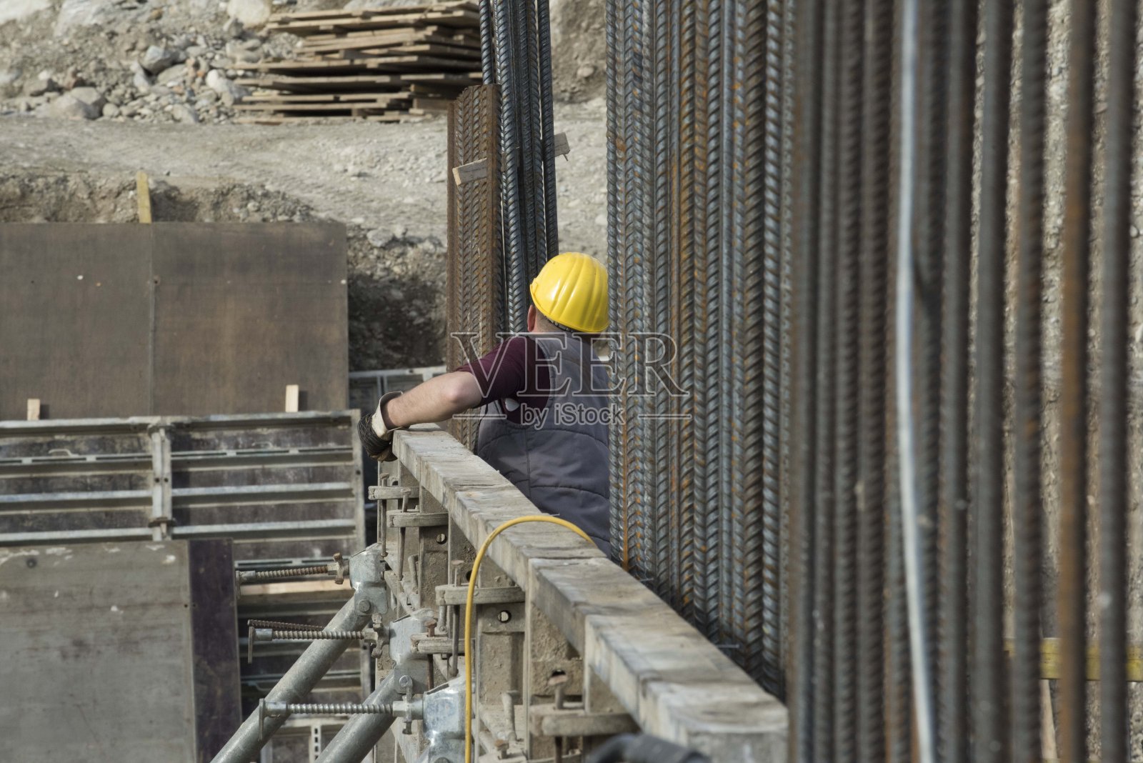 建筑工人和钢筋混凝土照片摄影图片