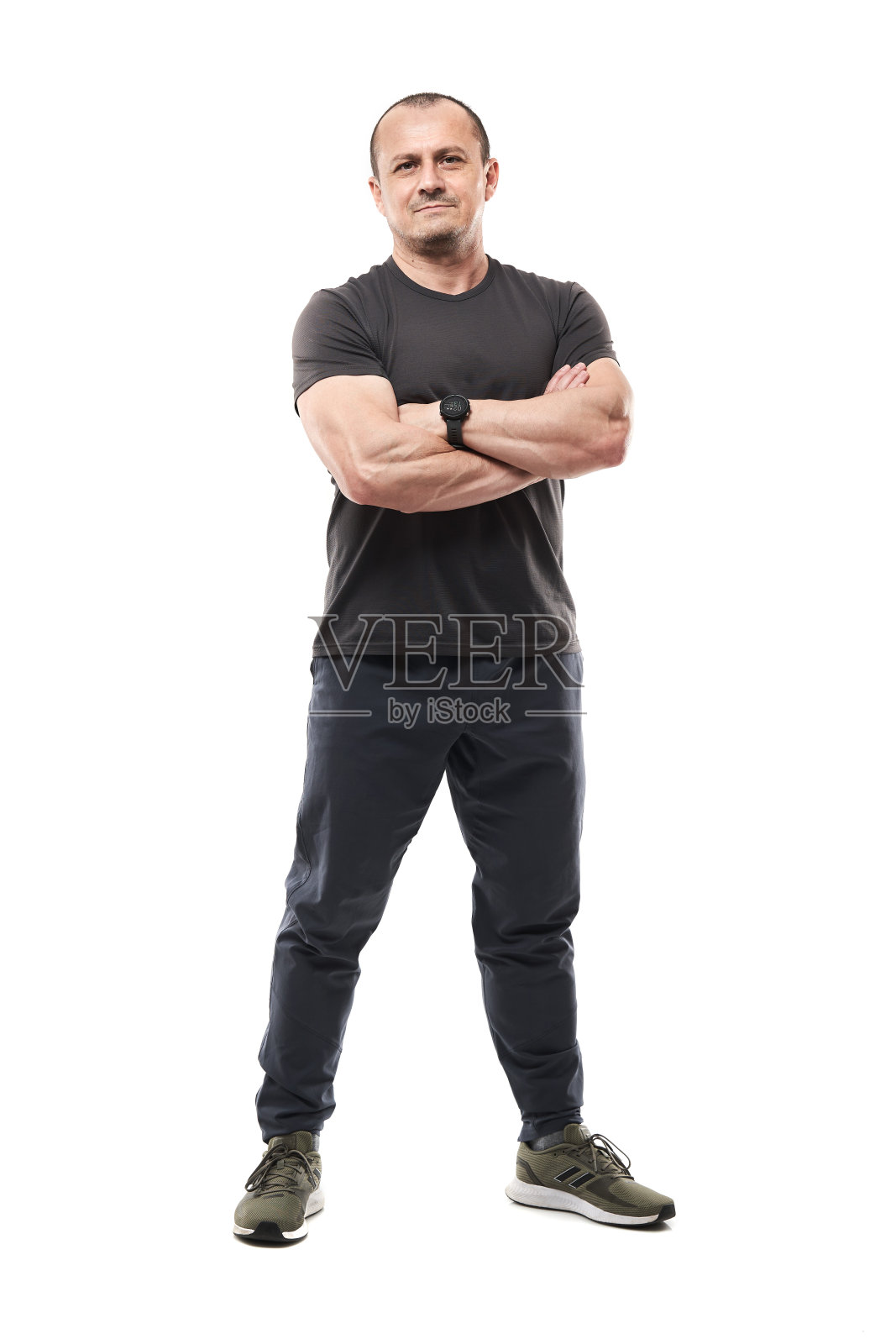 成熟的健身教练在白色的背景照片摄影图片