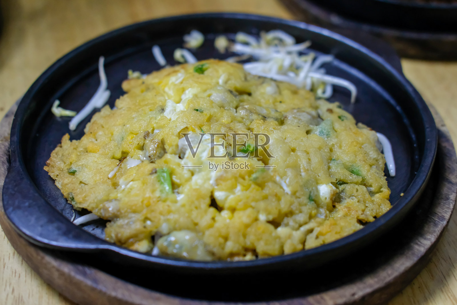 餐厅供应泰式蚵仔煎蛋卷照片摄影图片