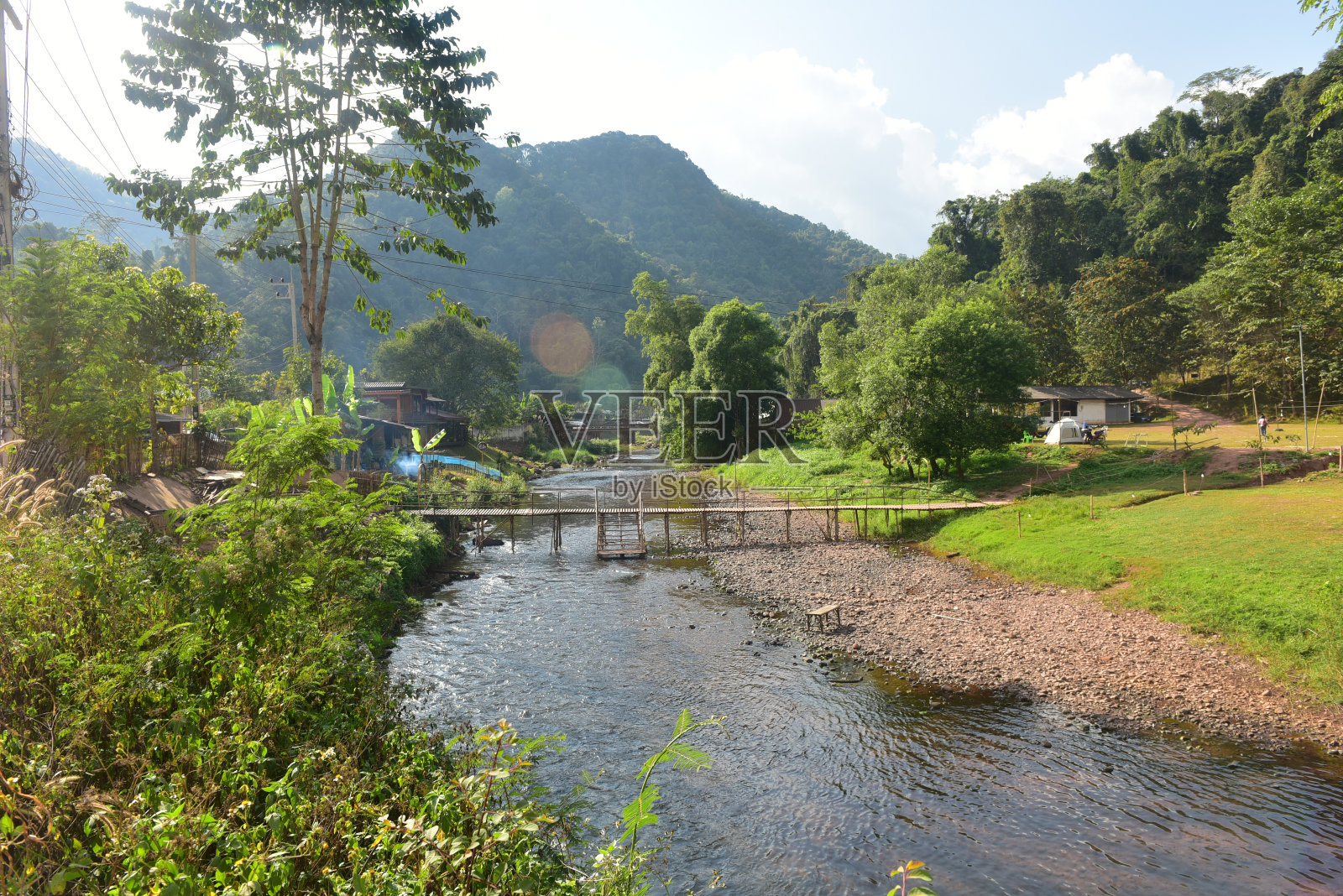 泰国南12月26日2022豪华和便利的萨潘村度假胜地一个村庄在一个自然的山谷中间。照片摄影图片