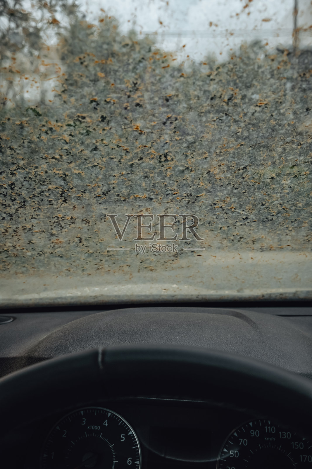 泥雨后的脏车窗照片摄影图片