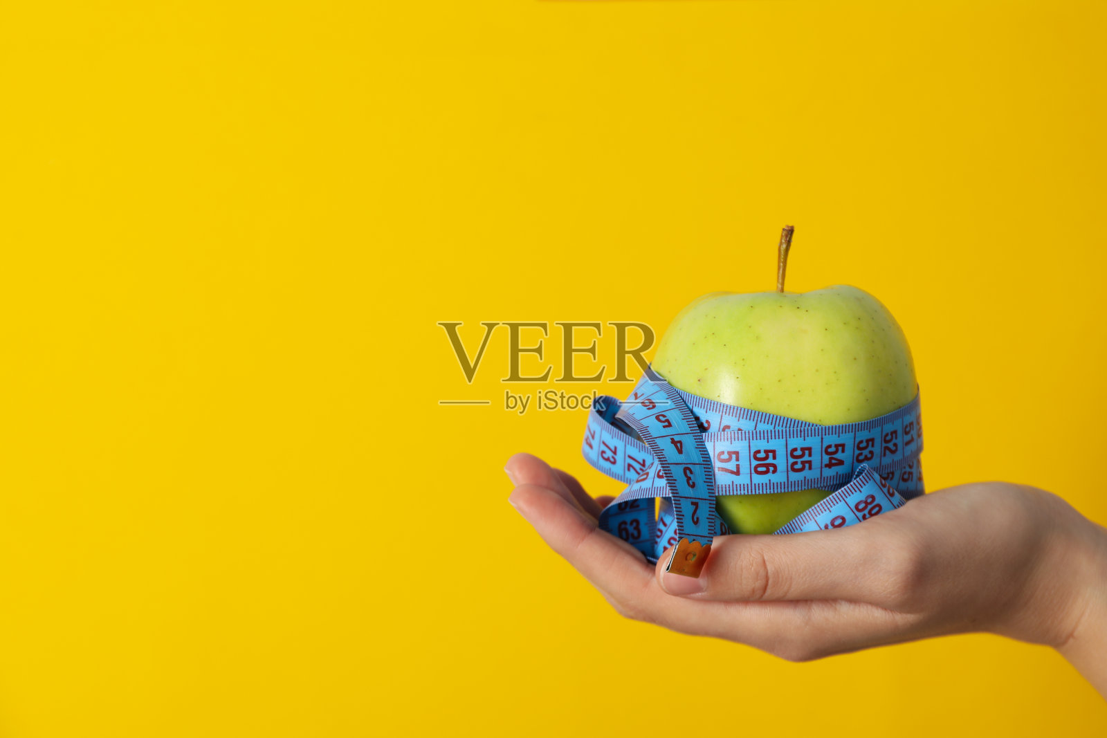 节食减肥，健康生活方式，用卷尺作文，留空文字照片摄影图片