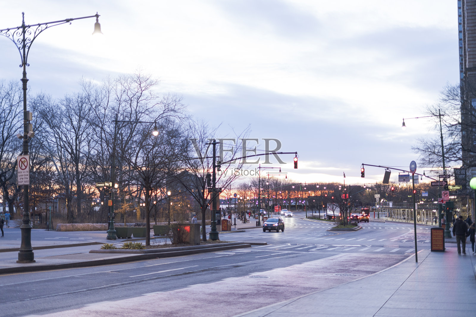 美丽曼哈顿的建筑在美丽的蓝天下的建筑照片摄影图片