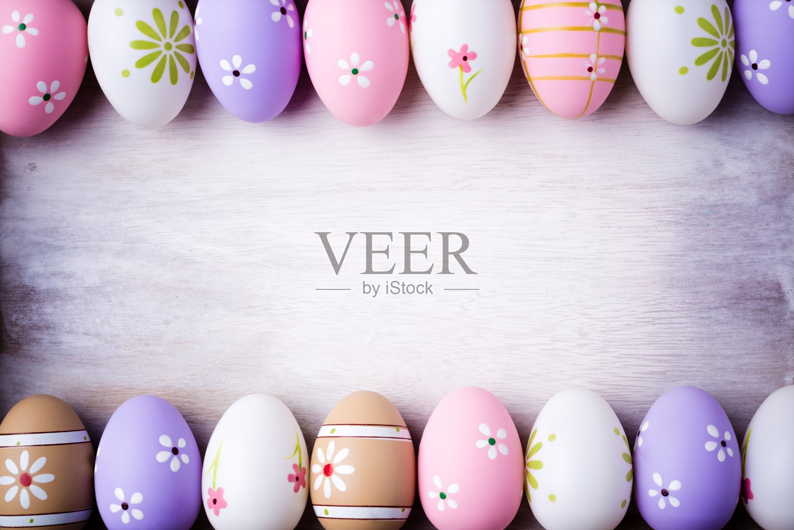 色彩柔和的复活节彩蛋在灰色的木制背景上。照片摄影图片