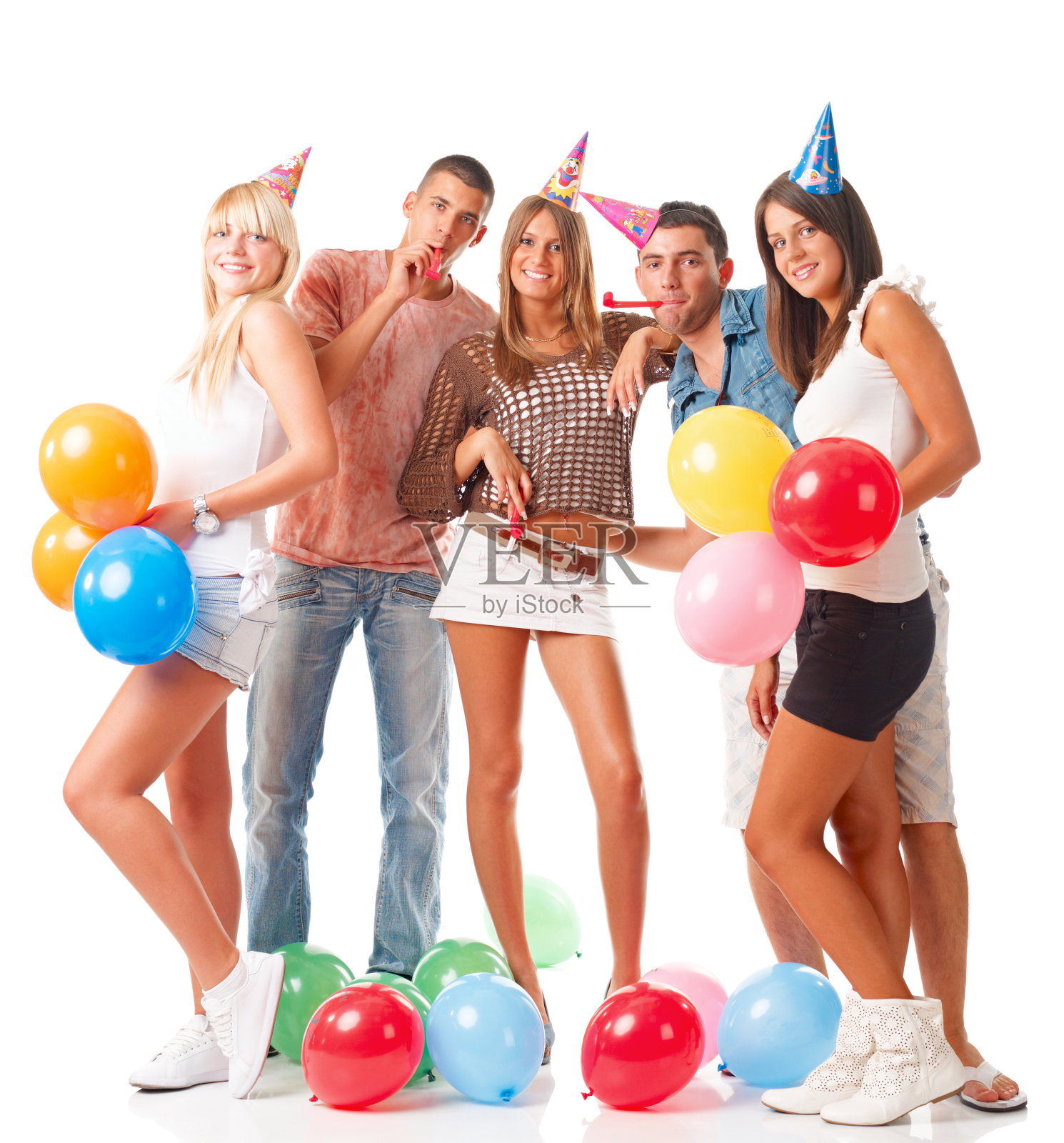 年轻人在生日聚会上照片摄影图片