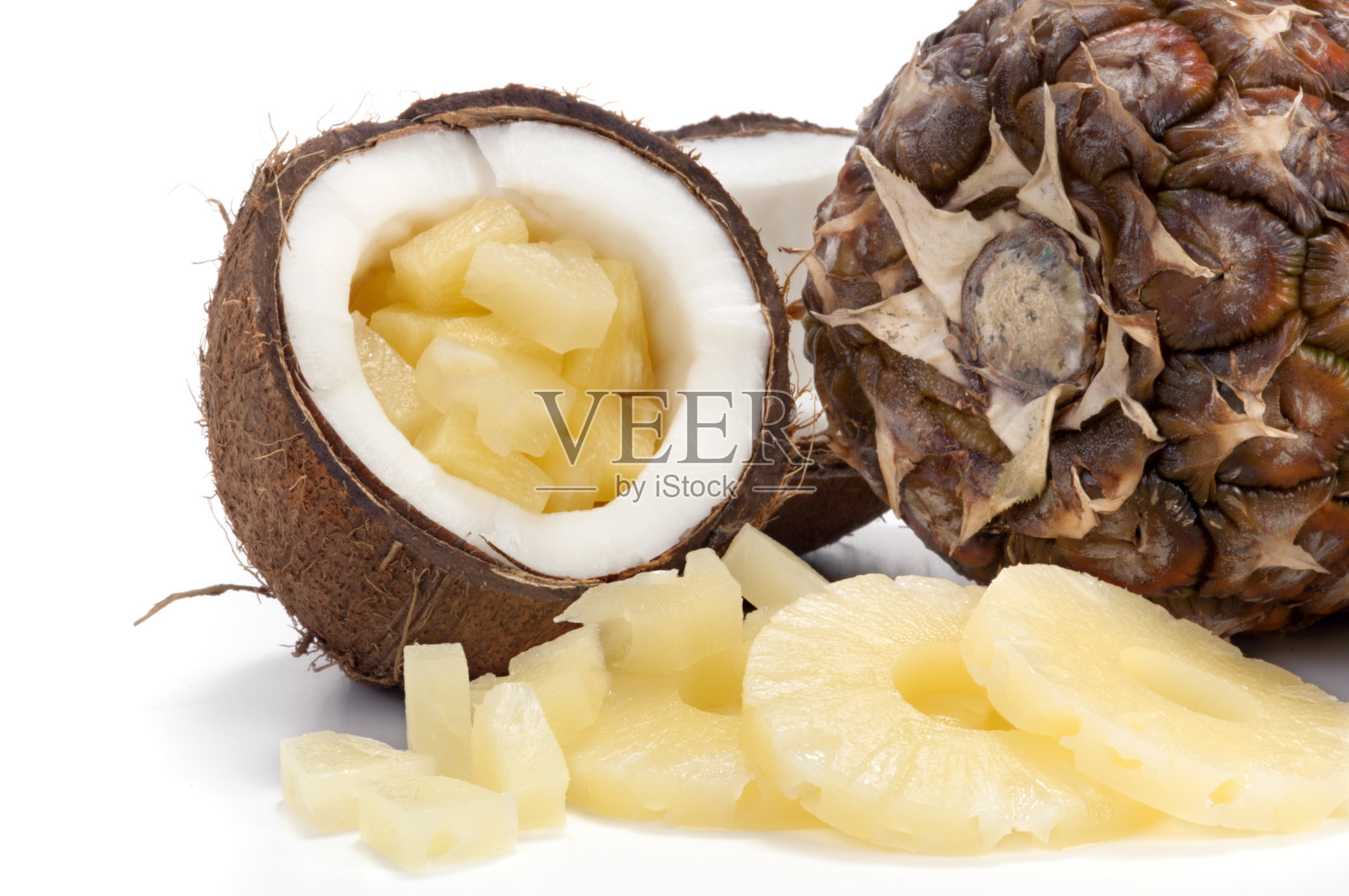 菠萝和椰子水果沙拉照片摄影图片