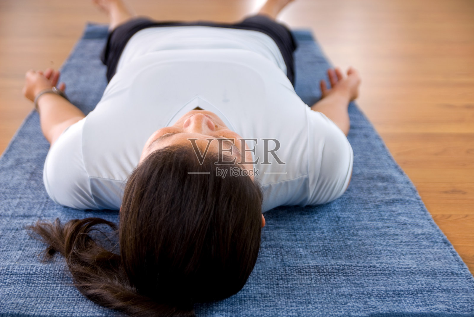 瑜伽（萨瓦萨纳）照片摄影图片