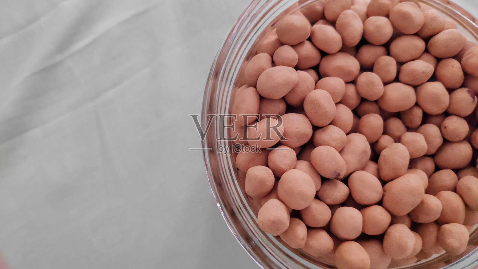 罐装油炸花生照片摄影图片