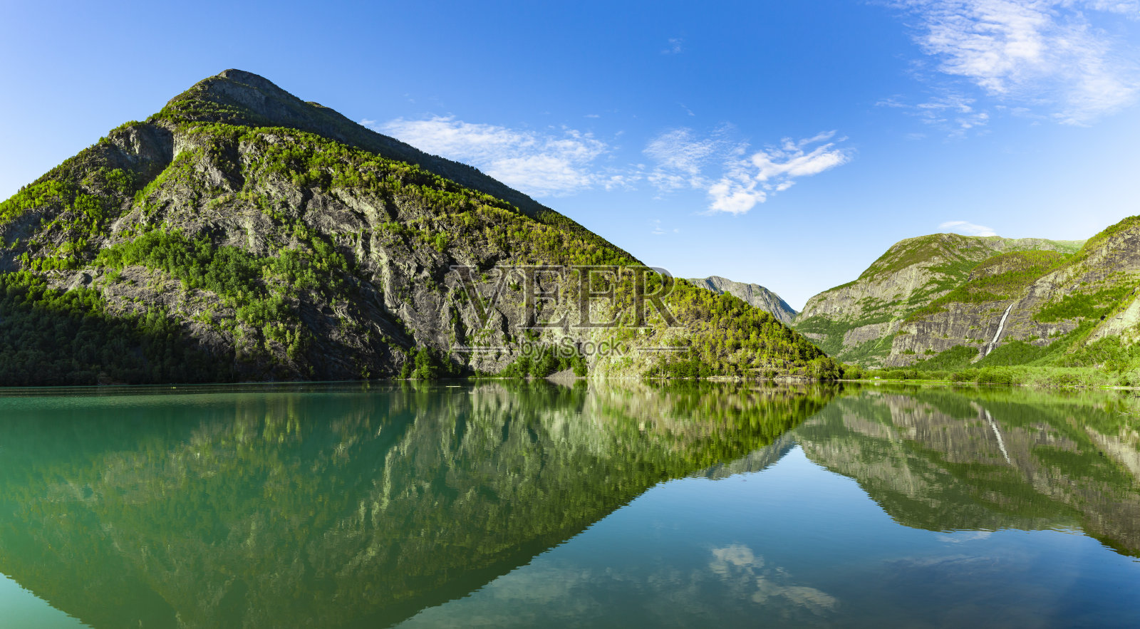 挪威峡湾的倒影照片摄影图片