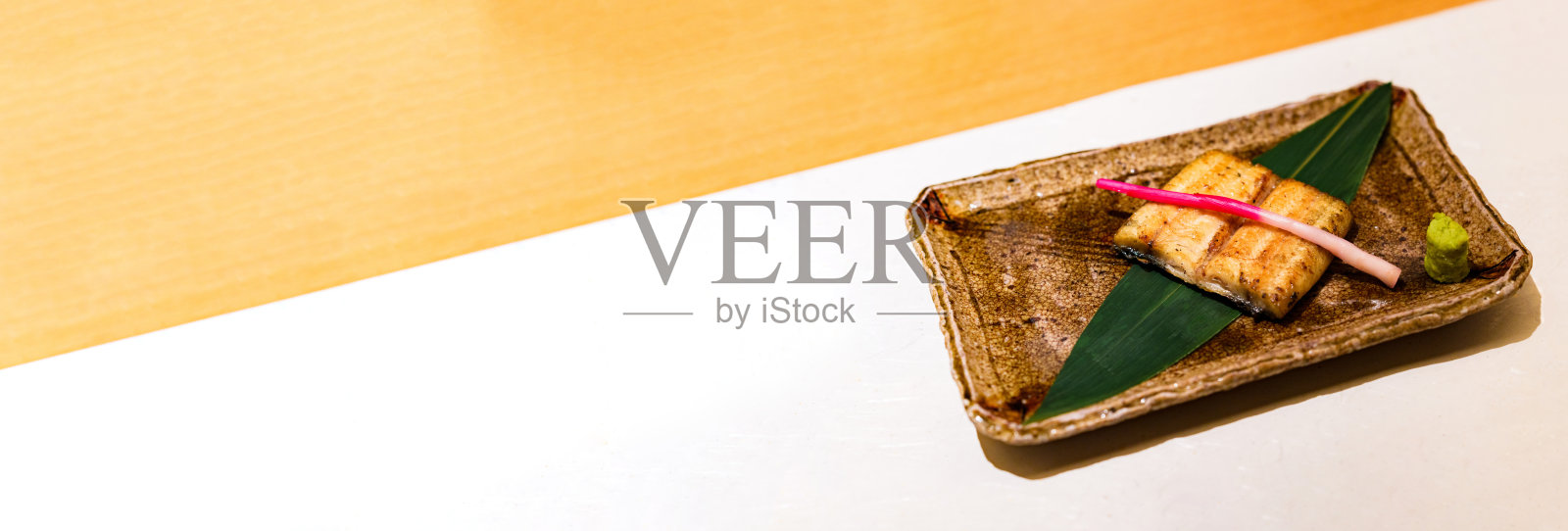 日本菜上银木白烧照片摄影图片