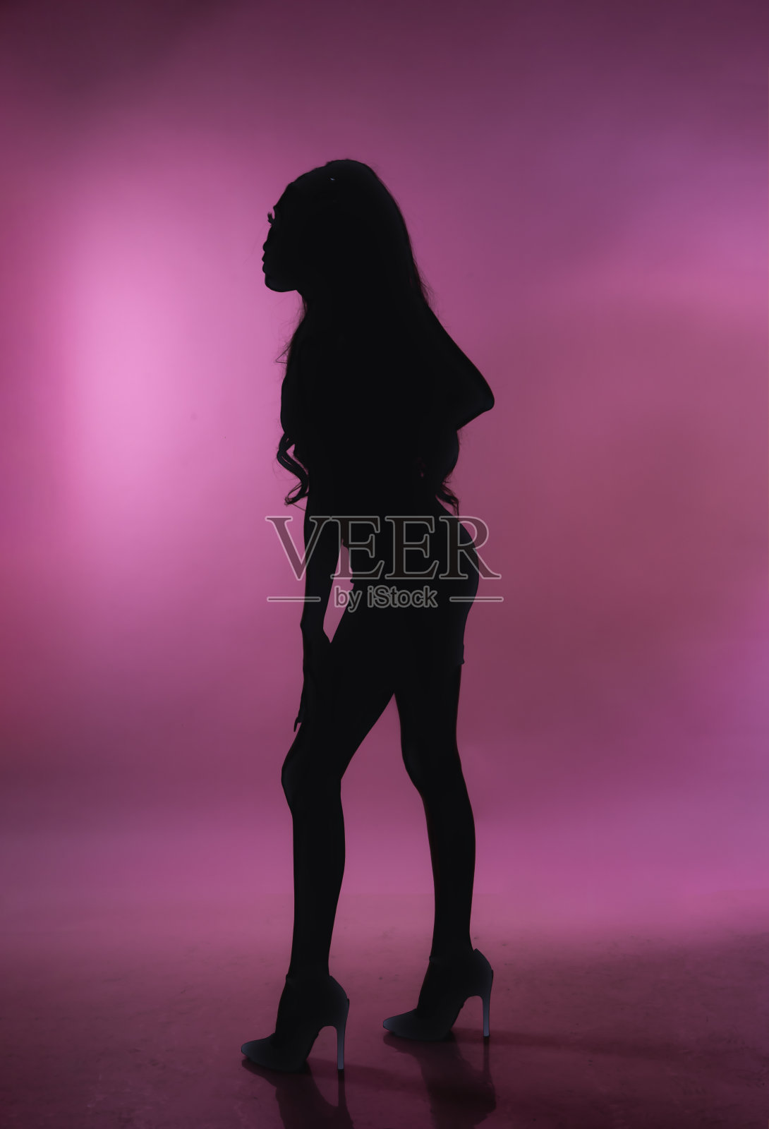 苗条的女性剪影照片摄影图片